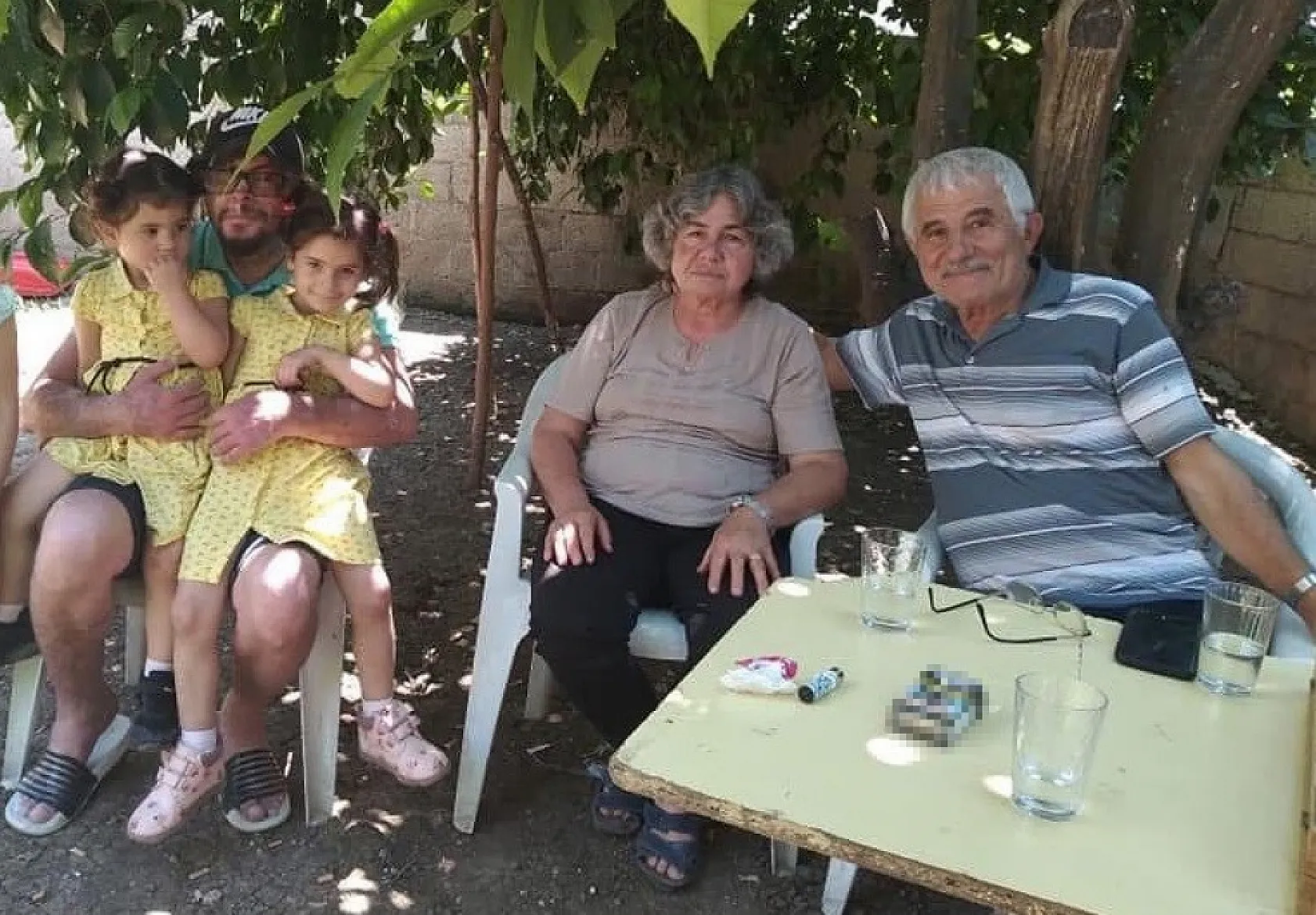 Baba ve kızları yan yana defnedildi