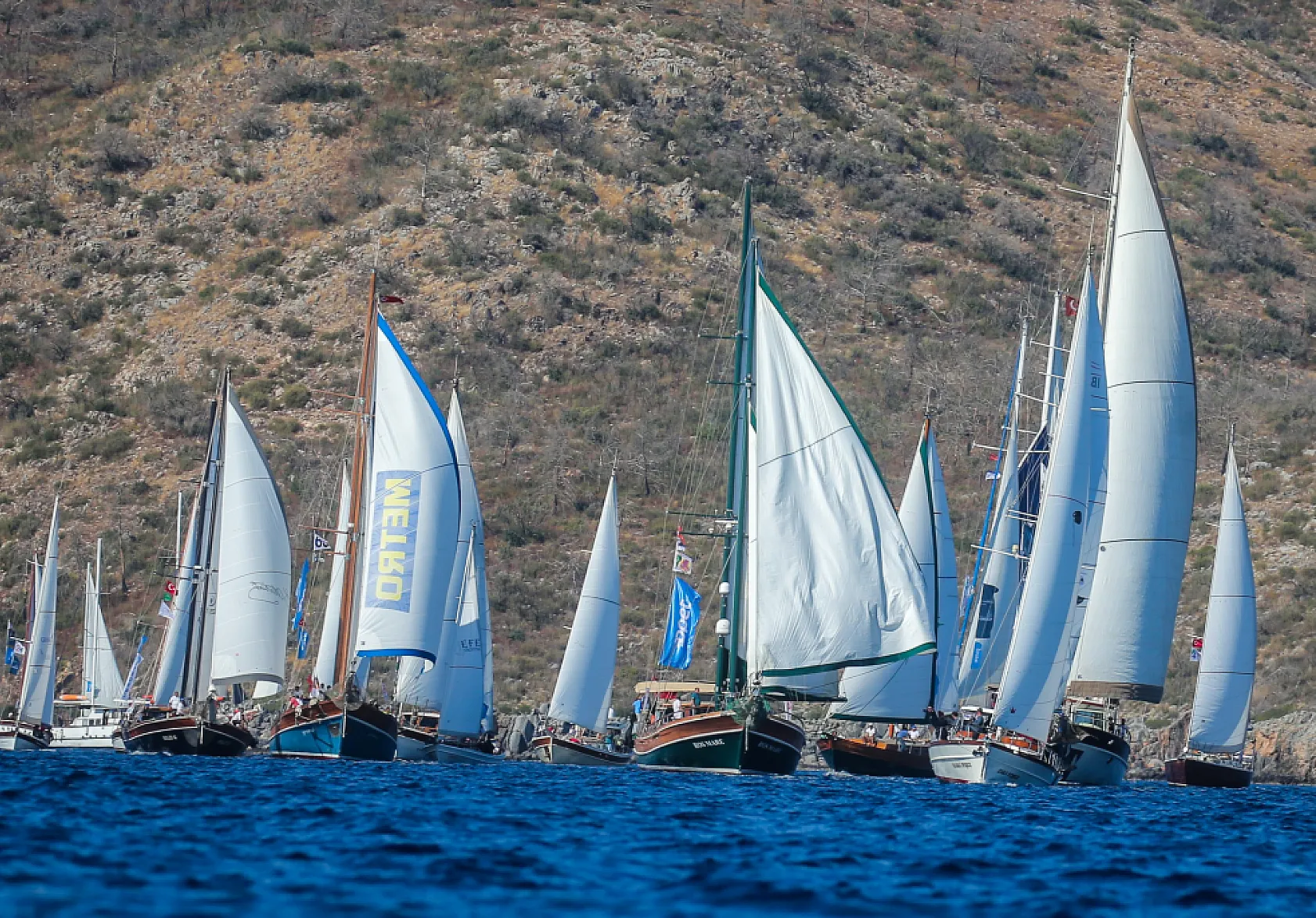 Bodrum'da tekneler 'Kazanmaya Yelken Aç' temasıyla maviliklere yelken açıyor
