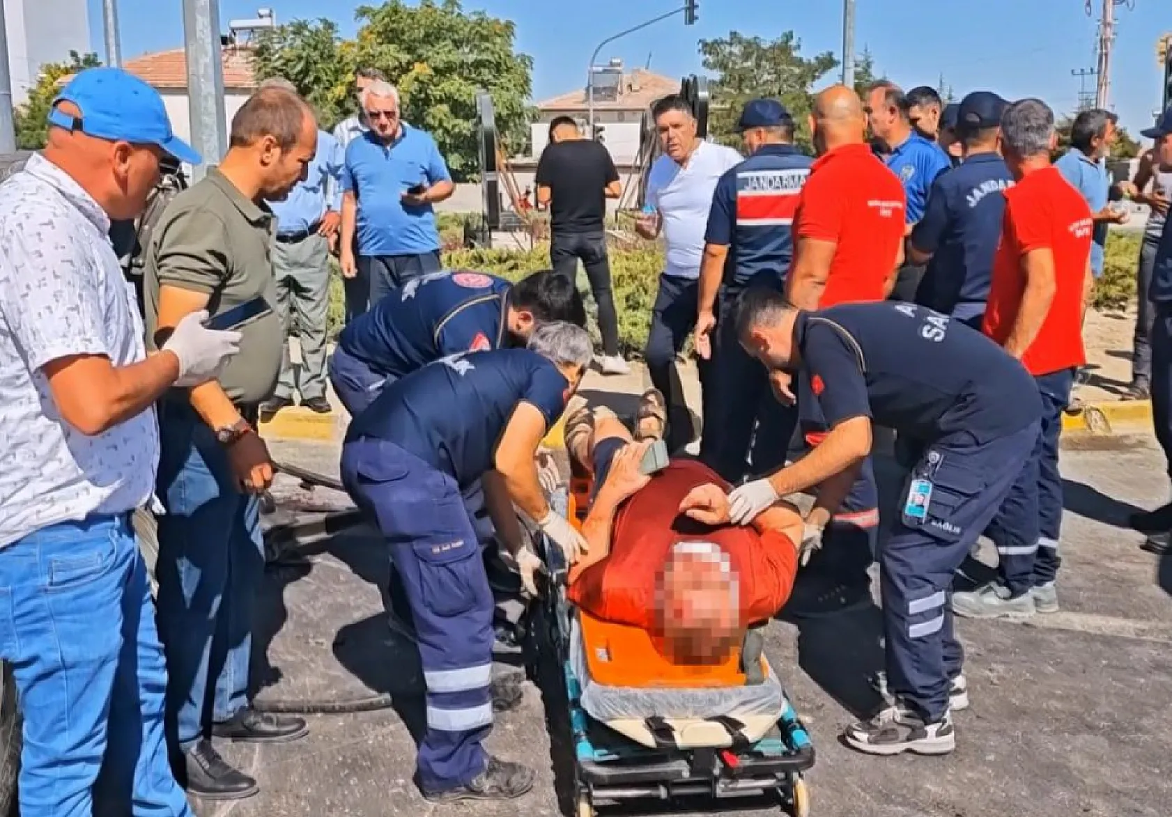 Turistlerin karavanı ile tır çarpıştı: 1'i ağır 3 yaralı