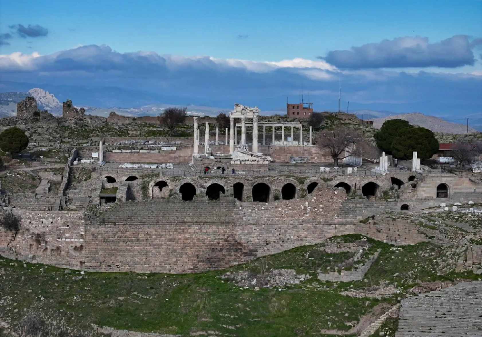 Pergamon'da 'Mozaikli Ev' gün yüzüne çıkarılıyor