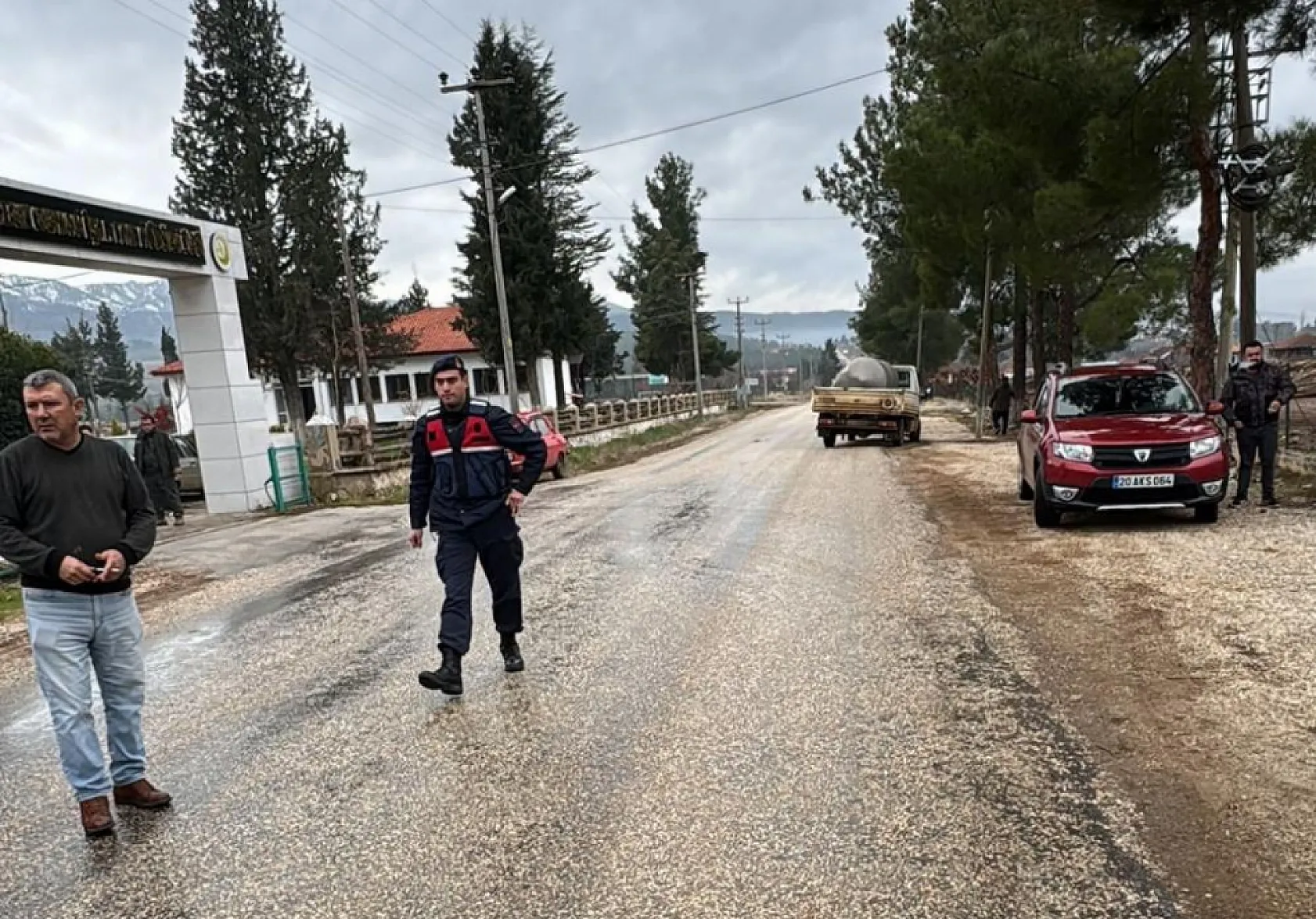 Süt toplama aracının çarptığı sepetli motosikletteki kadın öldü, kocası ağır yaralandı