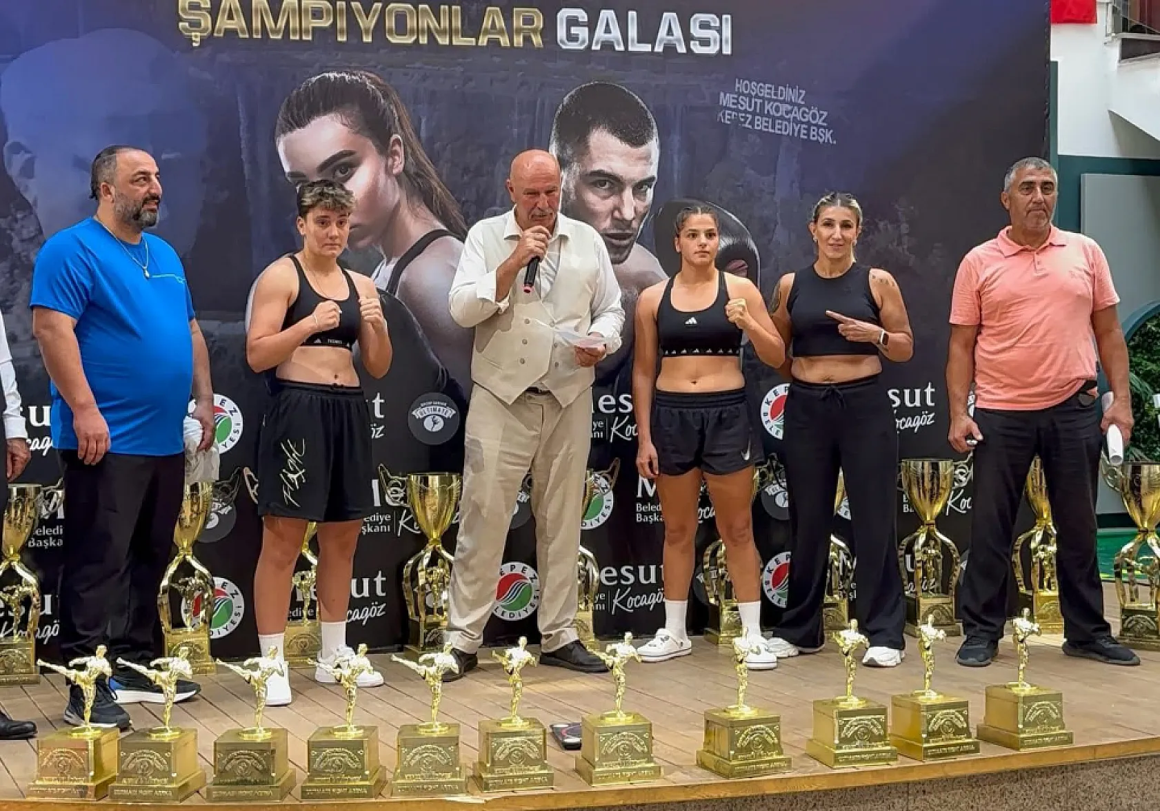 Fethiyeli Sporcular Ultimate Kickboks Şampiyonlar Galası'nda Ringdeydi