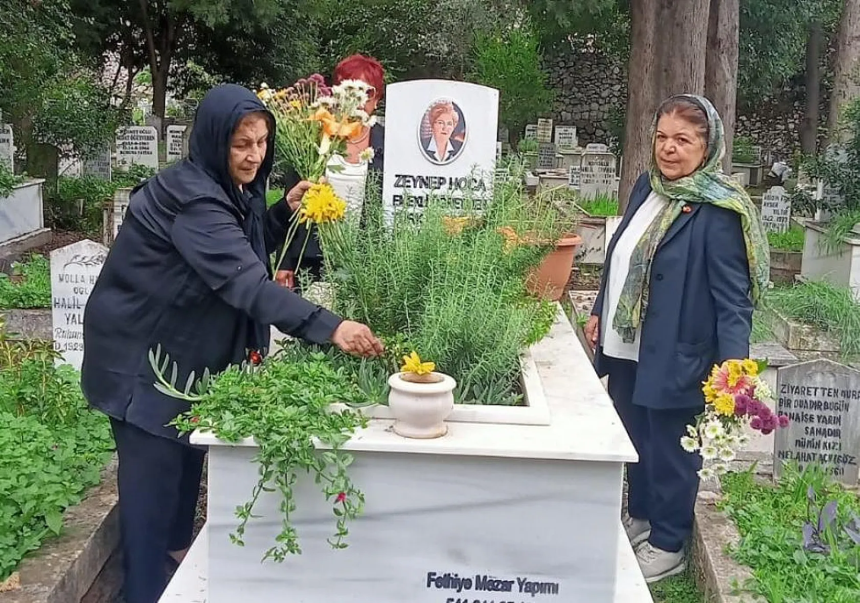 Türk Kadınlar Birliği Fethiye Şubesi'nden kabir ziyareti