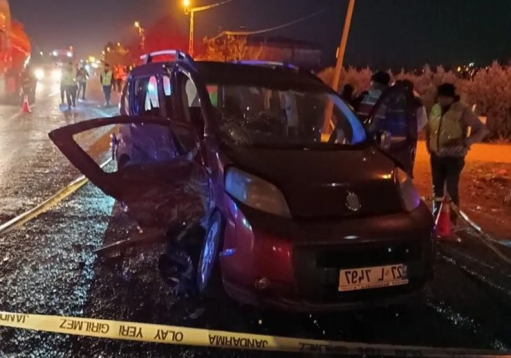 Feci trafik kazası: 1 ölü, 2'si polis 3 yaralı