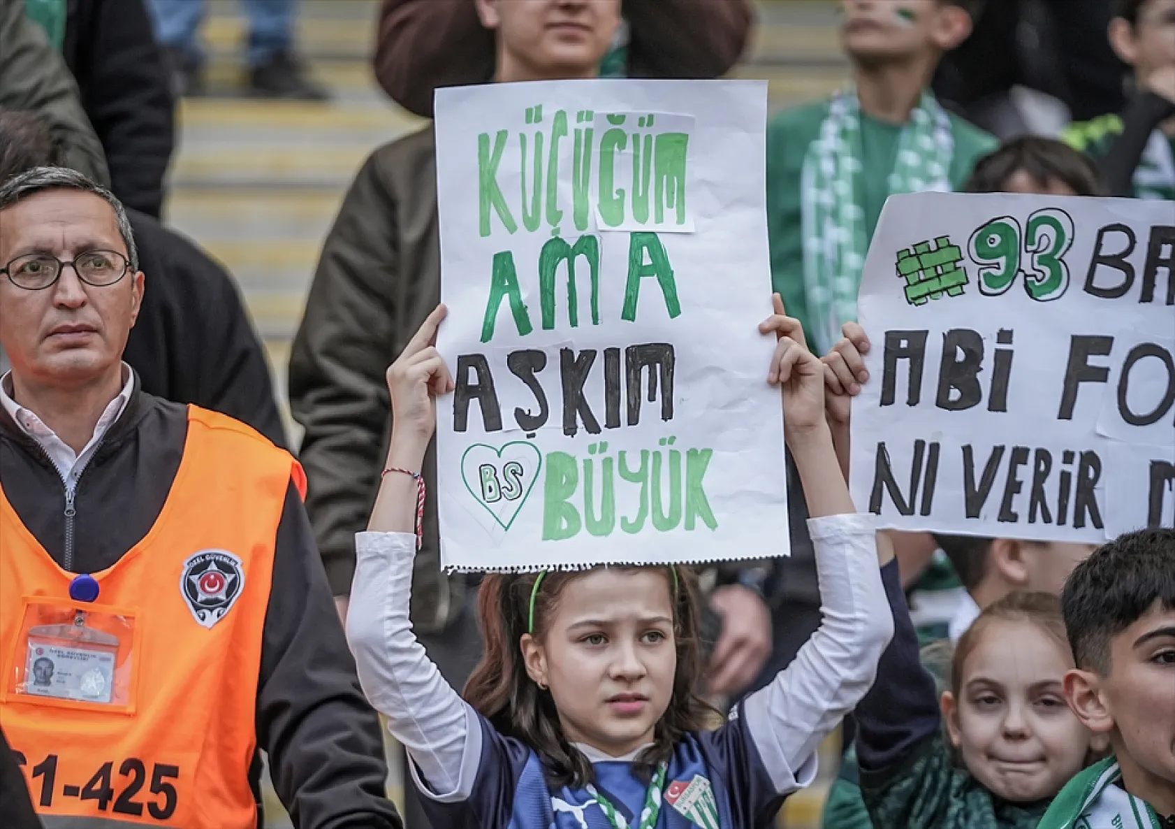 Bursaspor, şampiyonluğunu ilan ederek 1. Lig'e yükselmeyi garantiledi