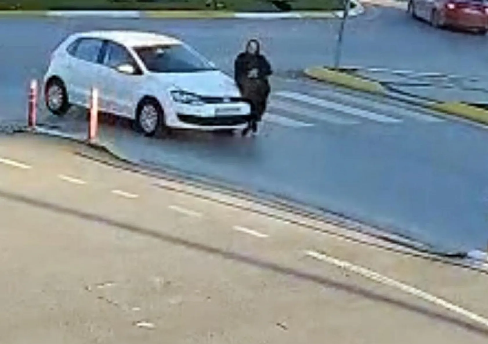 Yaya geçidinde otomobil çarptı, 5 dakika sonra farklı bir araç üzerinden geçti
