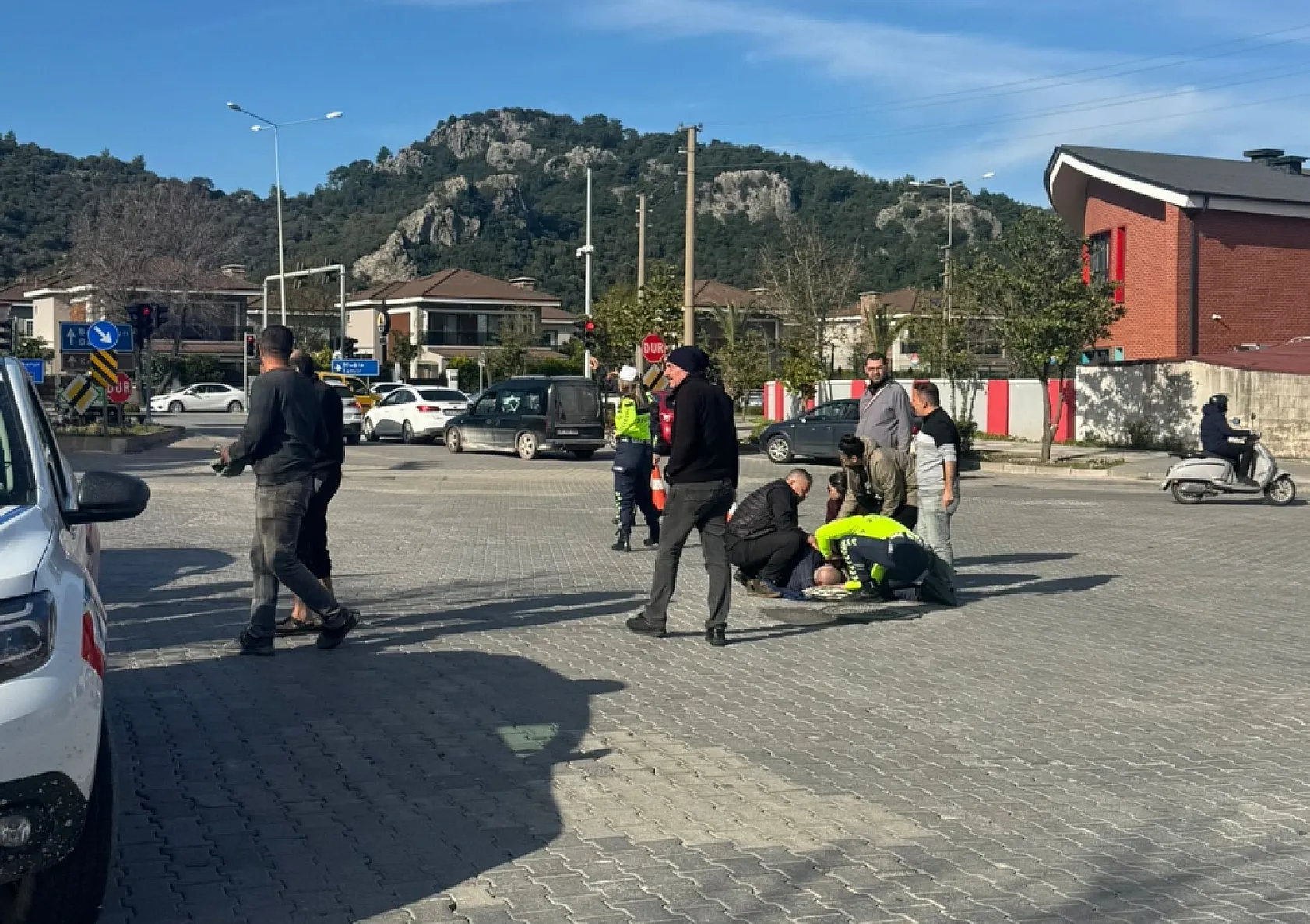 Marmaris'te otomobil yayaya çarptı, sürücü gözaltına alındı