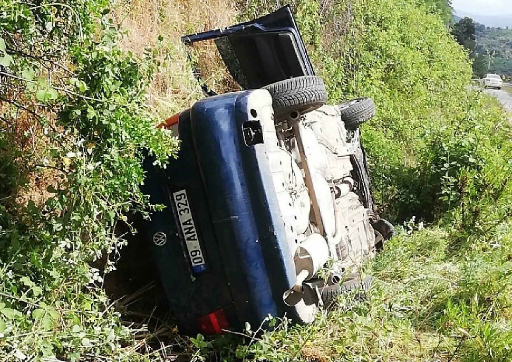 Otomobil şarampole devrildi: 1 ölü, 1 yaralı