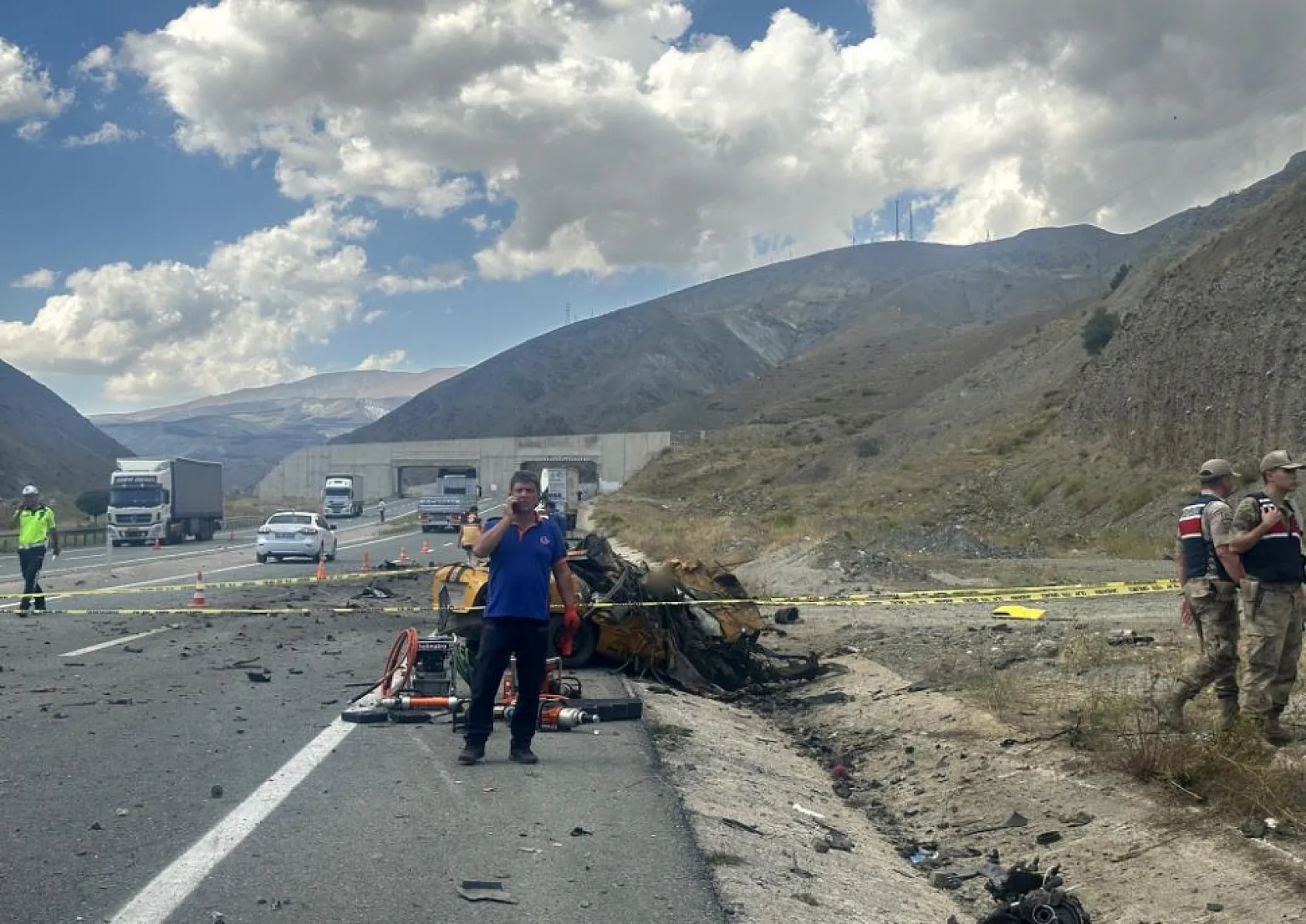 Katliam gibi kaza: 4 ölü, 2 yaralı
