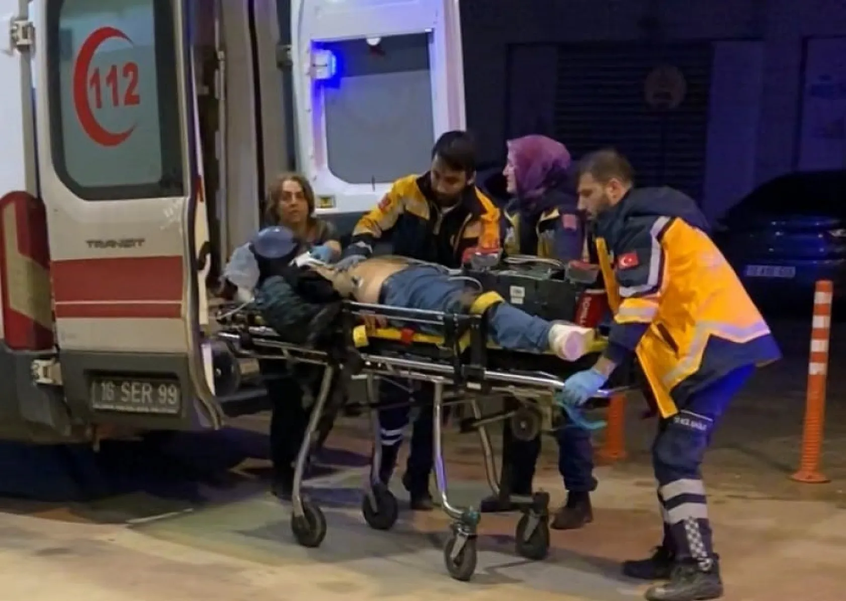 Arkadaşını bıçaklayan, kaçarken diğer arkadaşının ölümüne sebep olan zanlı adliyeye sevk edildi