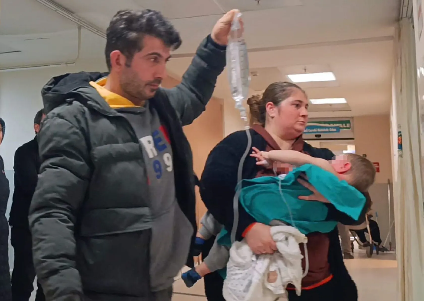 1,5 yaşındaki bebeğin üzerine kaynar su döküldü