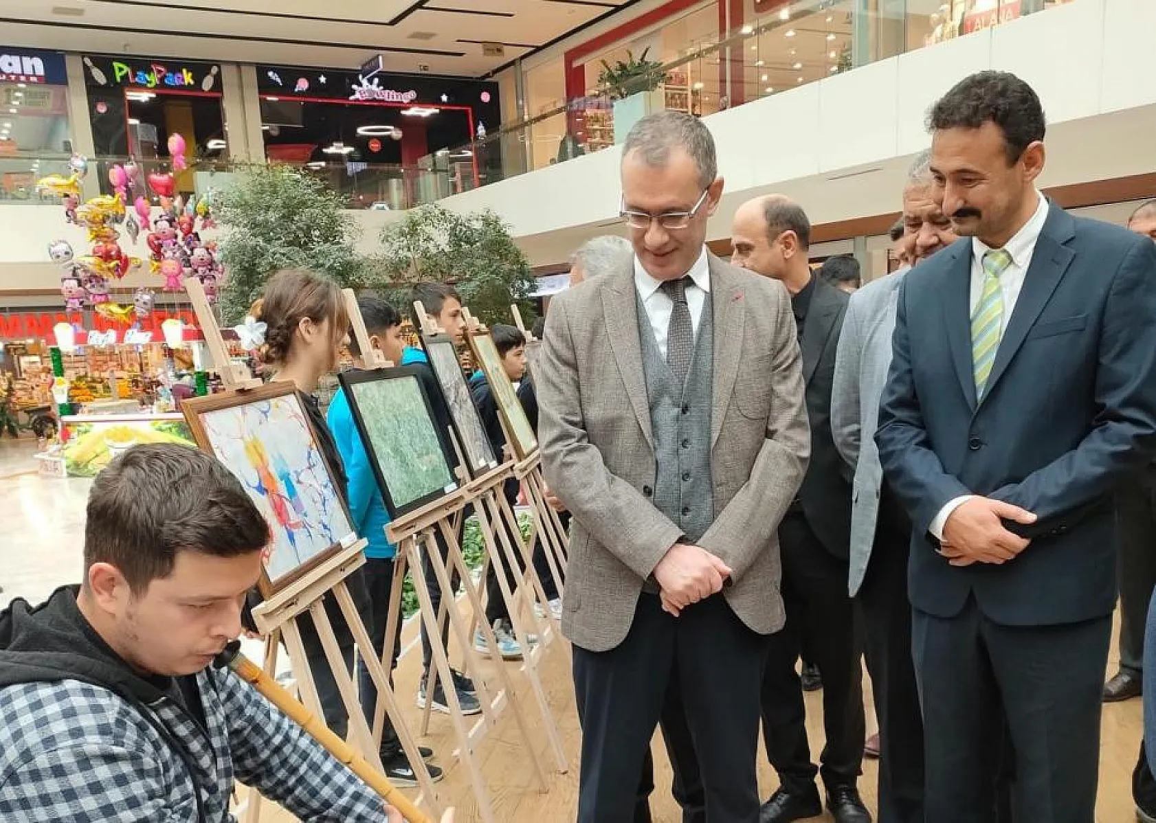 Kaymakam Ertaş, ebru sergisi açılışına katıldı
