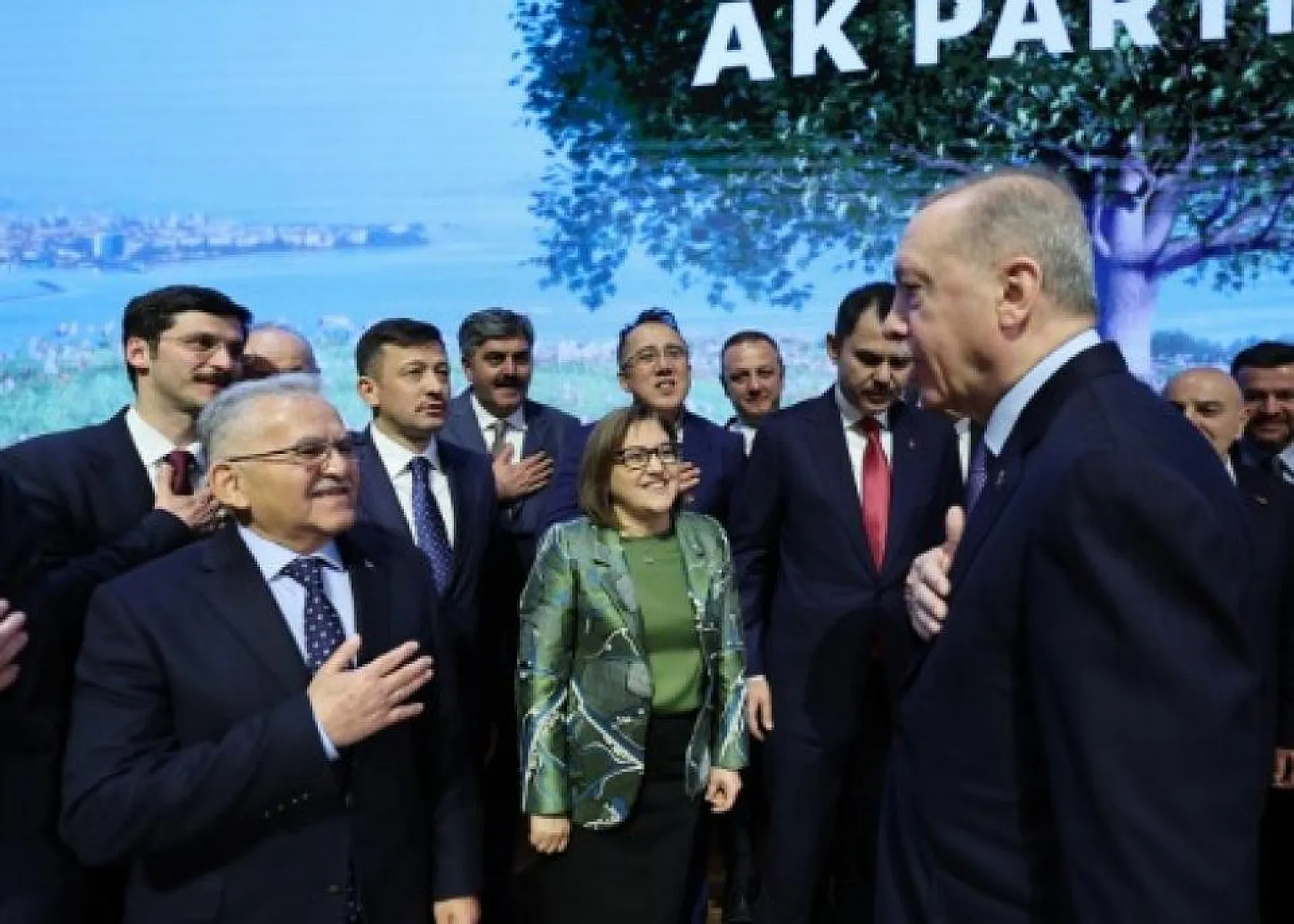Cumhurbaşkanı Erdoğan açıkladı! İşte 8 başlıkta AK Parti'nin seçim beyannamesi