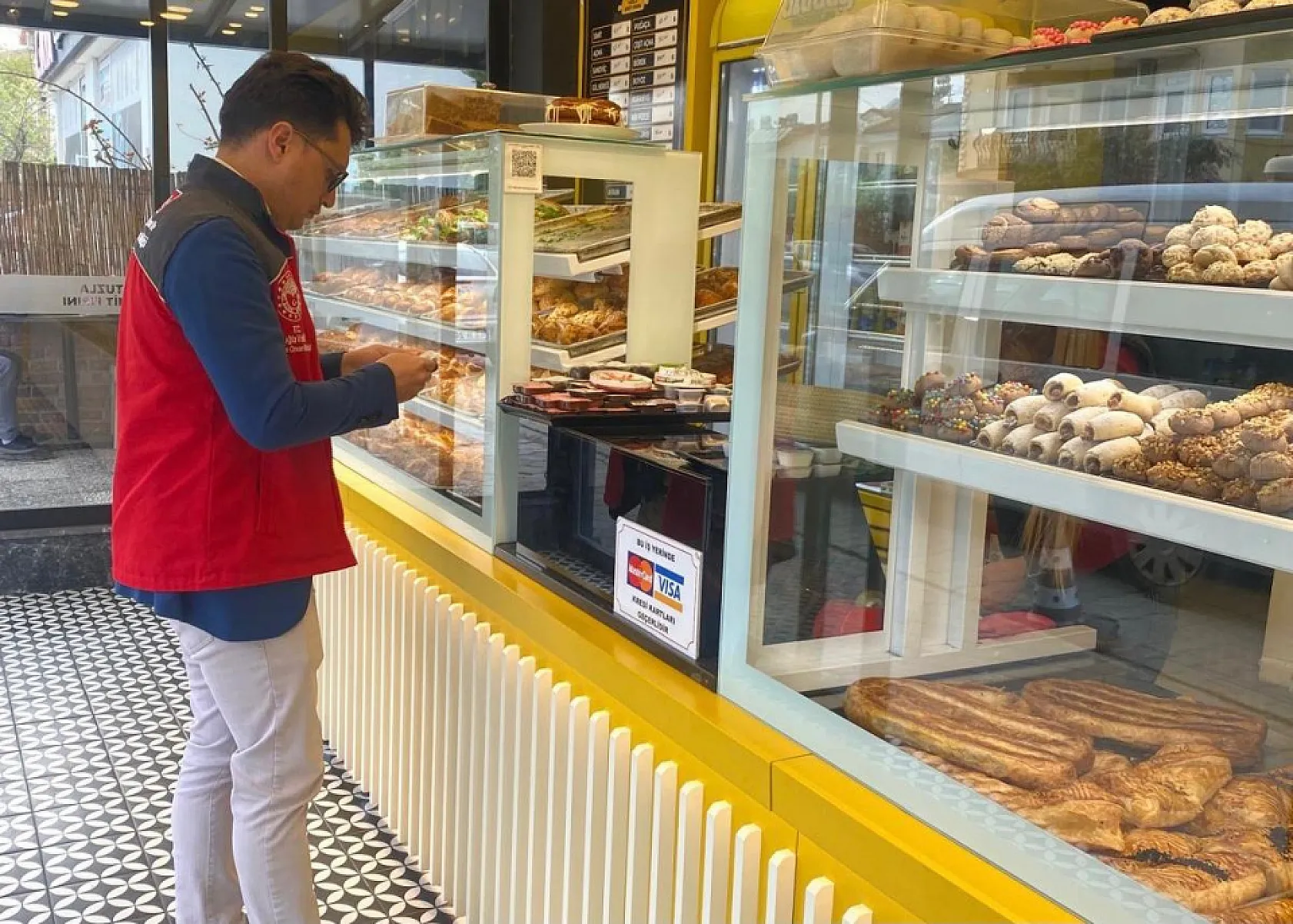 Bayramda tatlı tüketimi artarken, Muğla'da çikolata ve şekerlemelere dev denetim