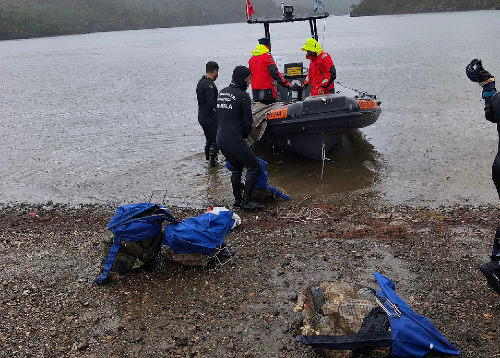 Marmaris Bencik Koyu'nda deniz dibi temizliği gerçekleştirildi