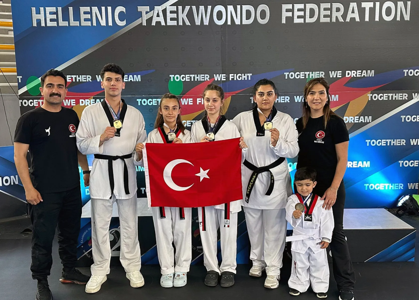 Muğlalı Tekvandocuların Yunanistan'da madalya gururu