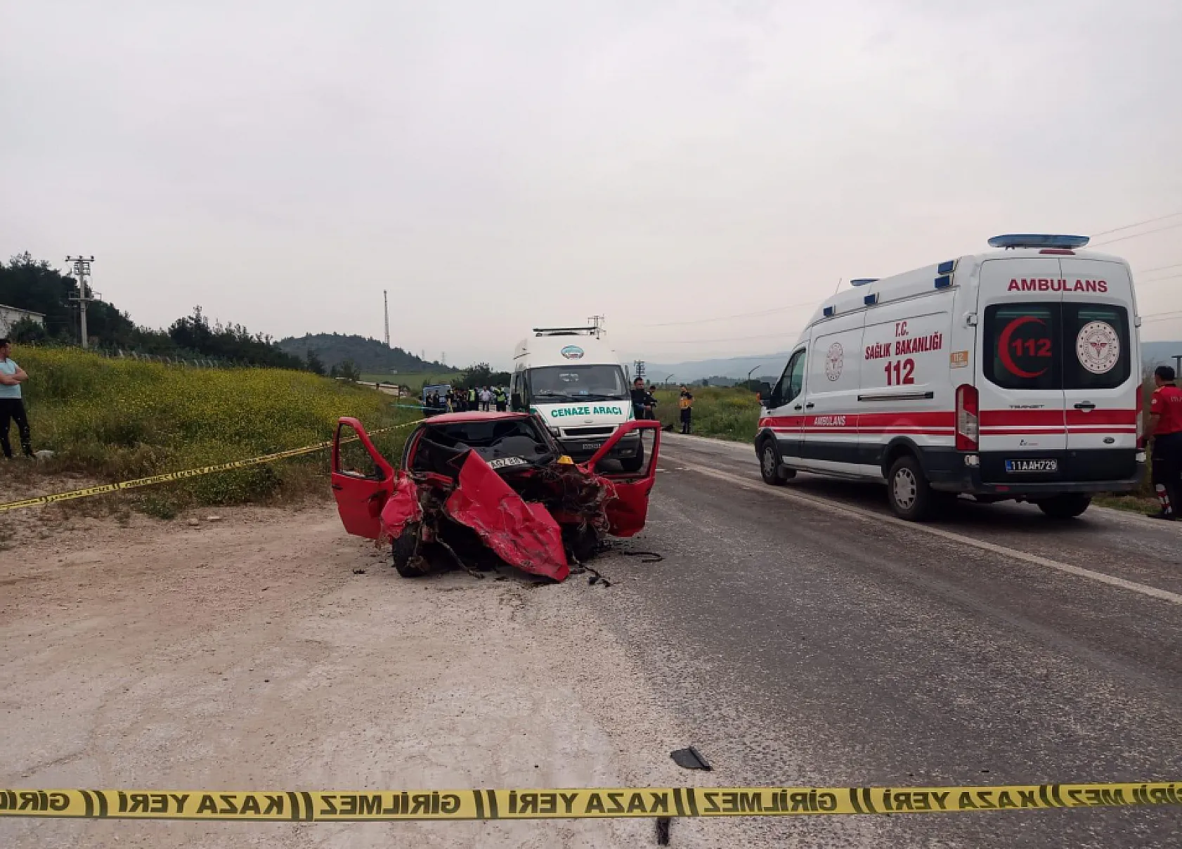 2 otomobil kafa kafaya çarpıştı: 3 ölü, 1 yaralı