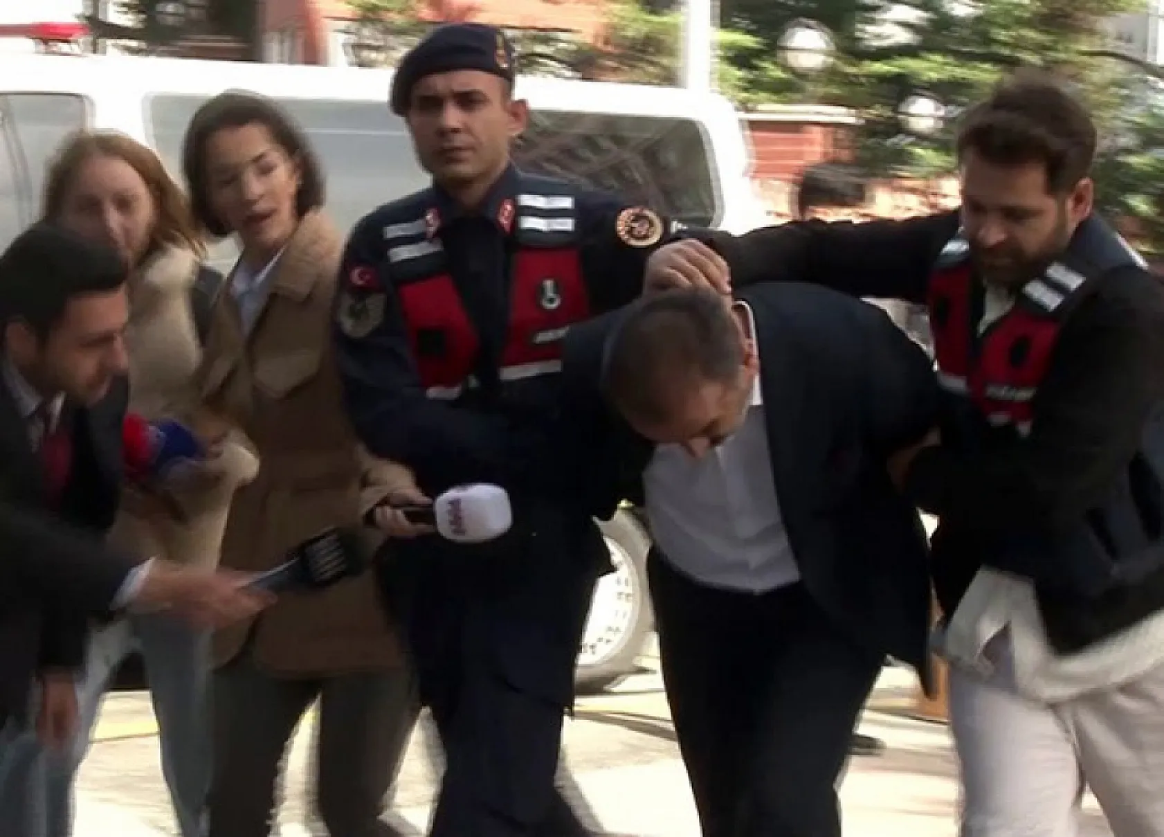 Savcı Yavuz Engin, 'Benimle fotoğraf çektir' diyerek tehdit eden çete üyesi ile böyle fotoğraf çektirdi