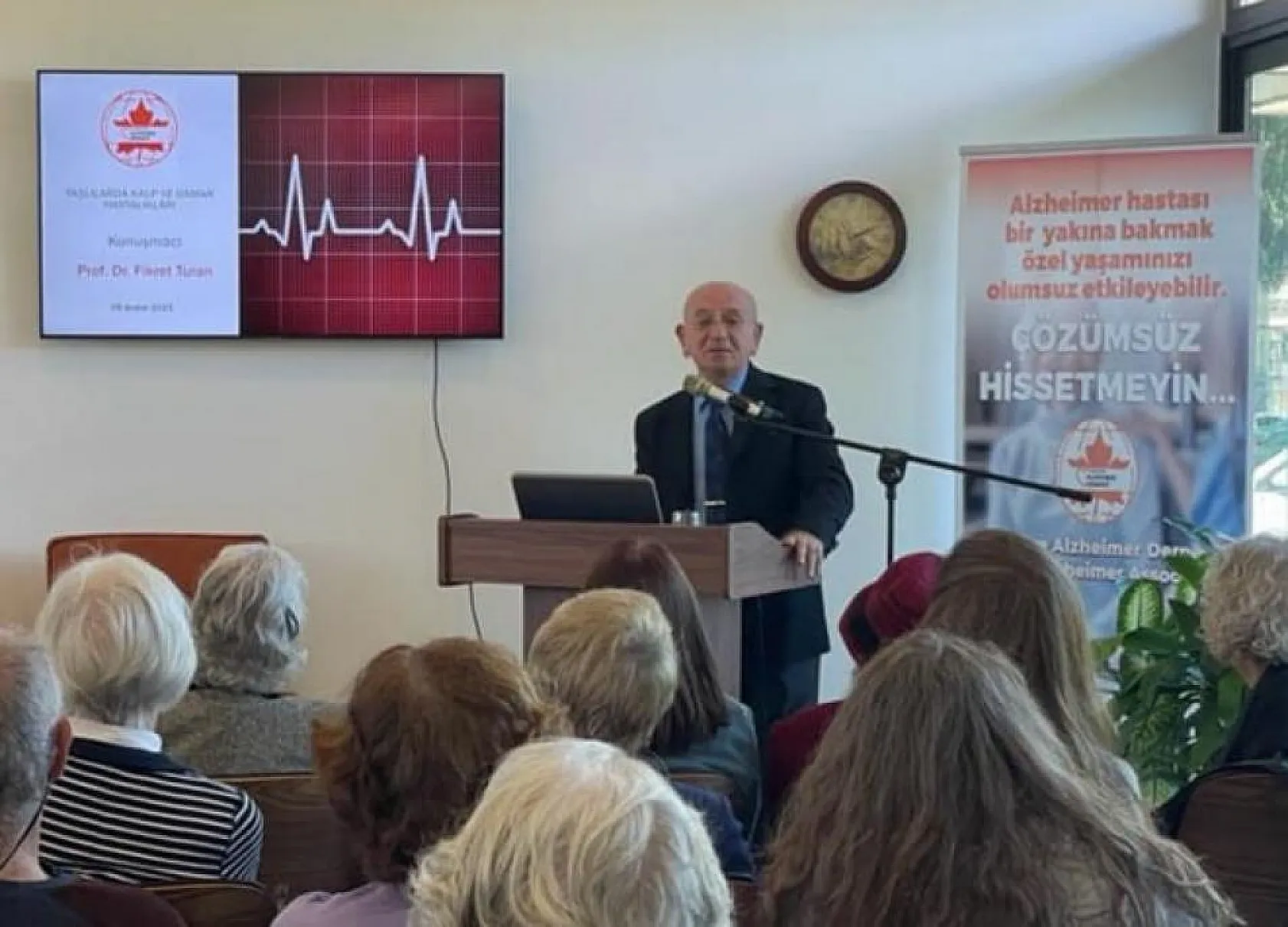 Alzheimer Derneği'nde anlamlı seminer