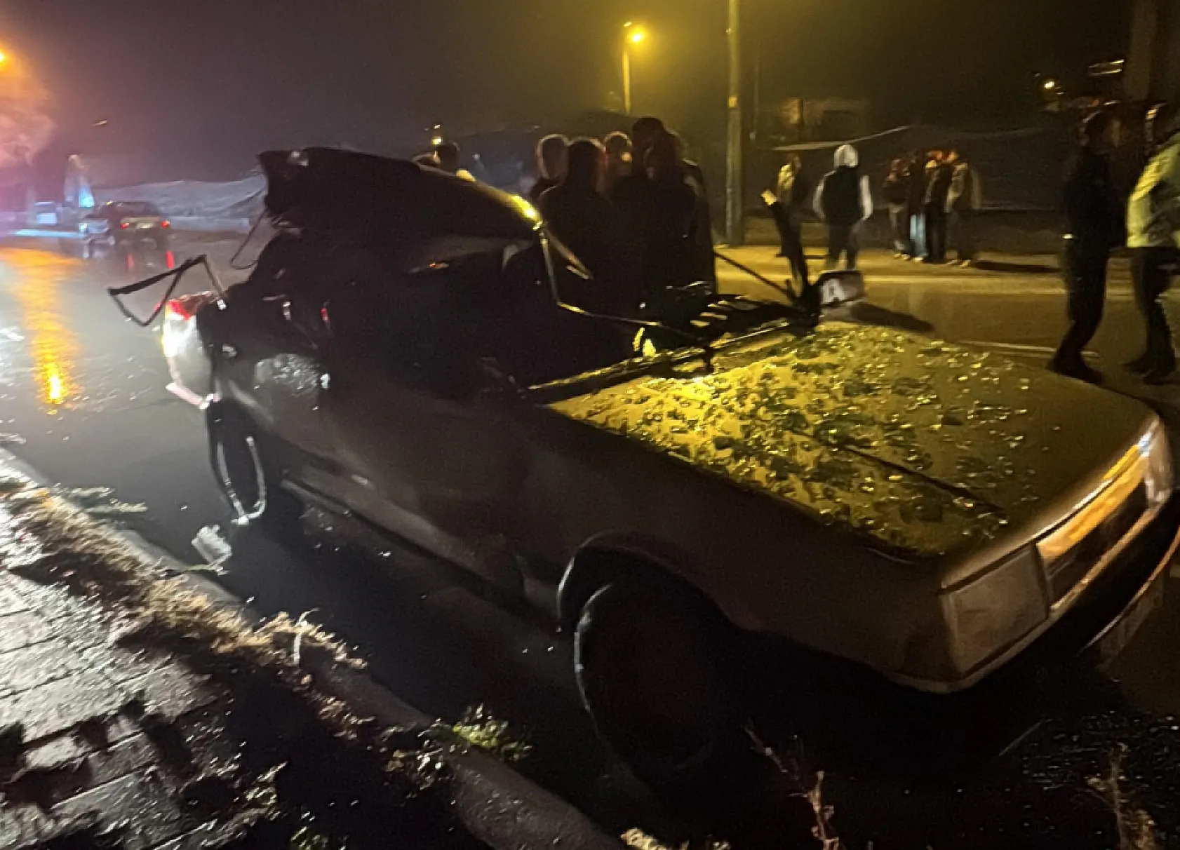 Park halindeki kamyona çarpan alkollü sürücü hurdaya dönen araçtan hafif yaralı olarak çıktı