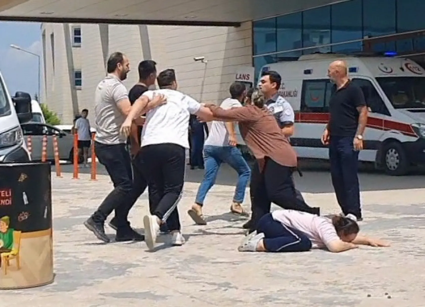 Kalbi duran 1 yaşındaki Evranur öldü...Acilde aileler birbirlerine girdi