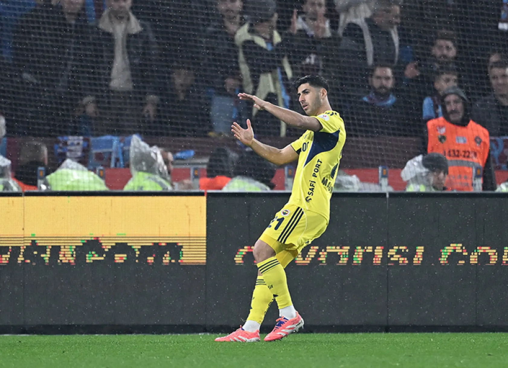 Fenerbahçe, kritik Trabzonspor deplasmanından galibiyetle dönüyor