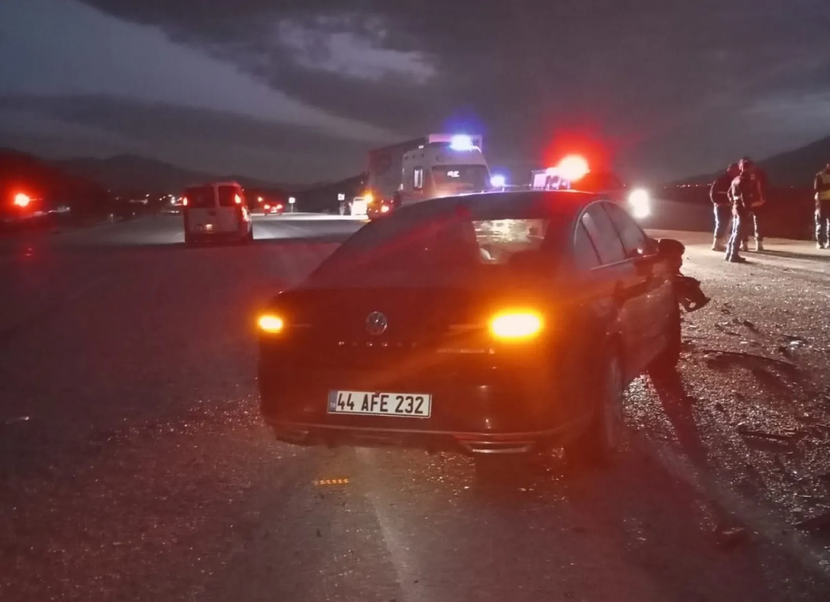 İki otomobil çarpıştı: 1 ölü, 3 yaralı