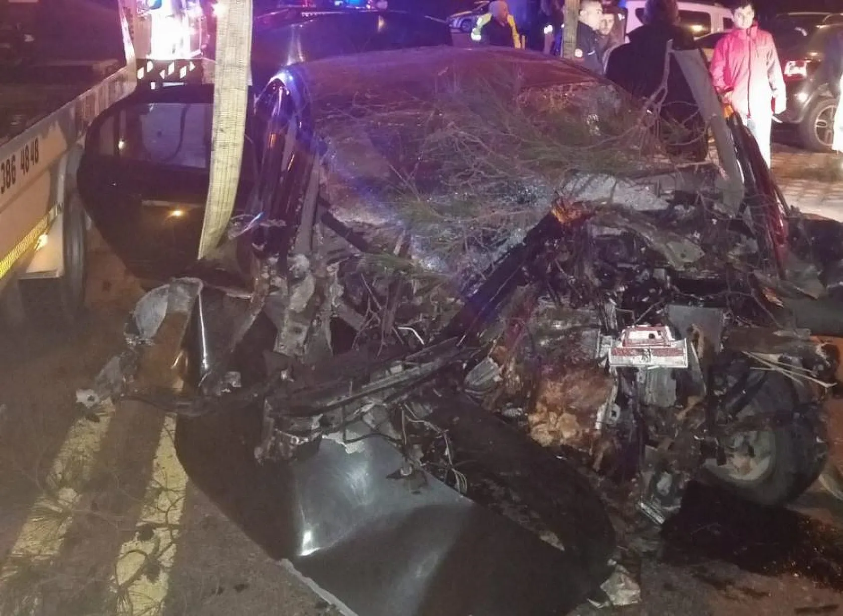 Yoldan çıkan otomobil ağaca çarptı: 1 ölü