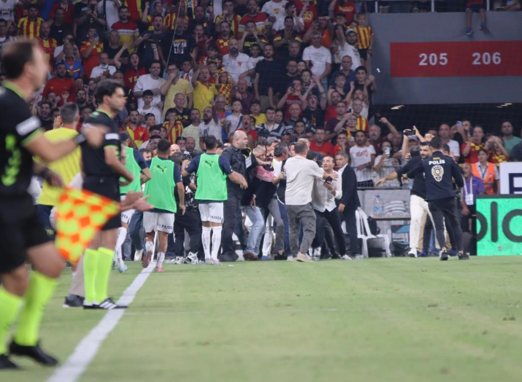 Fenerbahçe Başkanı Ali Koç'a yabancı madde atıldı