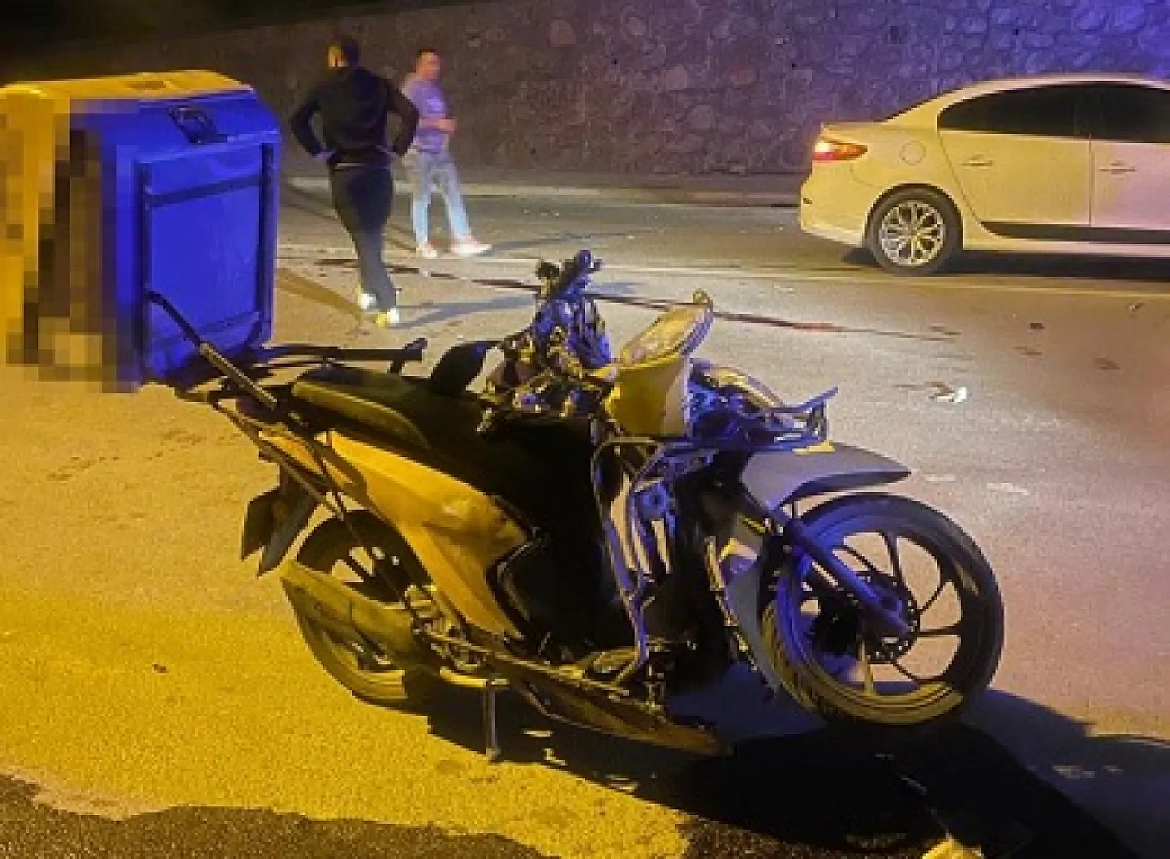 Otomobille kafa kafaya çarpıştı Motosiklet sürücüsü genç, olay yerinde can verdi