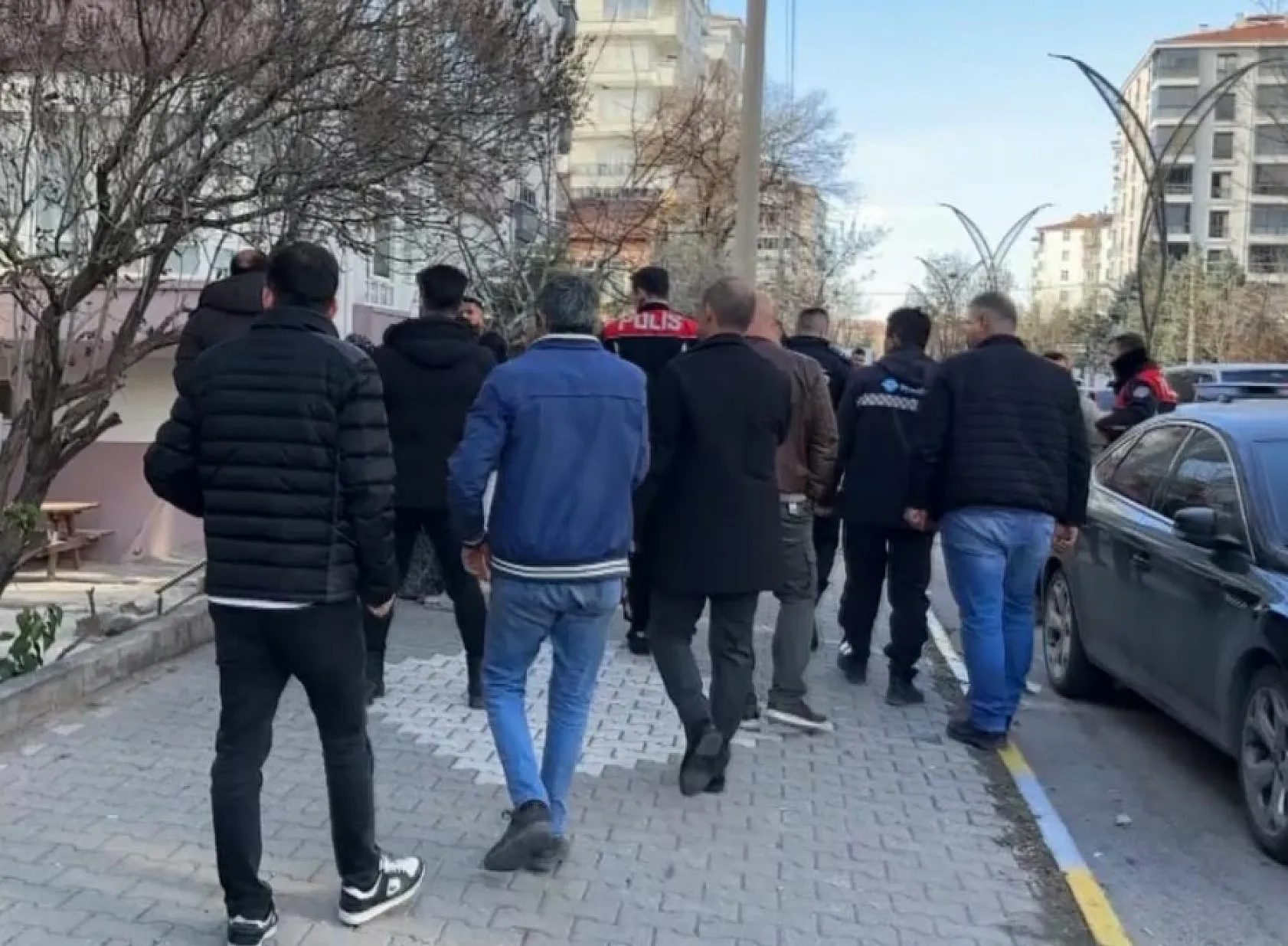 Enişte kayınbiraderini tabancayla vurdu