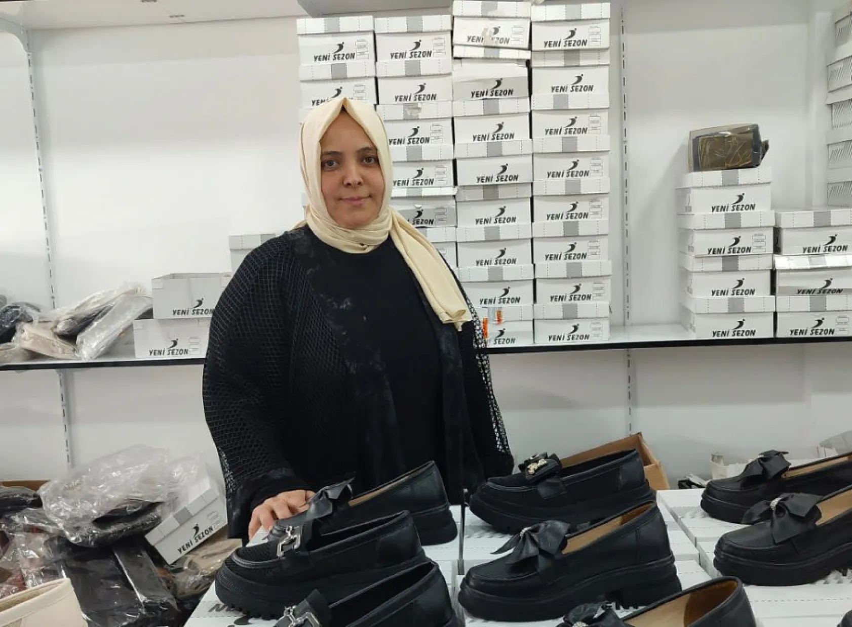 12 yıl önce başladı, şimdi kendi ayakkabı atölyesini kurdu