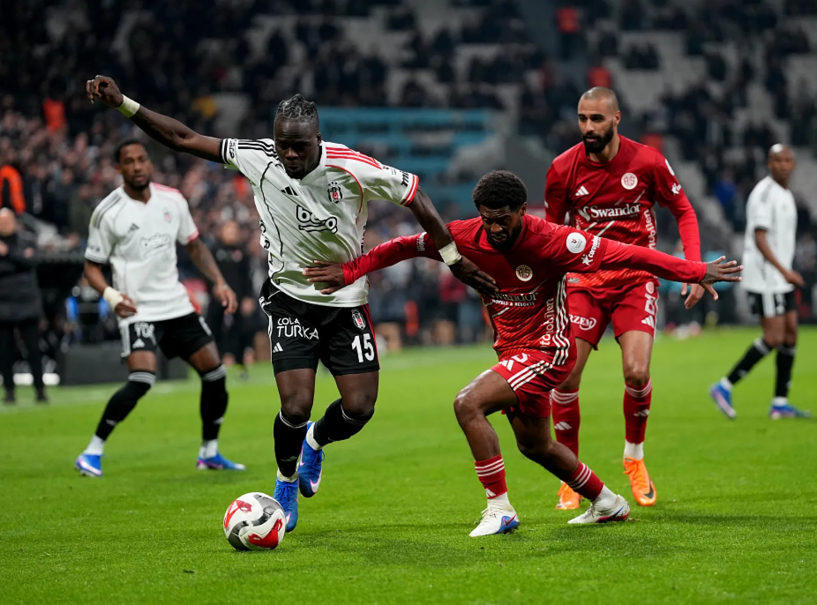 Trendyol Süper Lig: Beşiktaş: 4 - Antalyaspor: 2