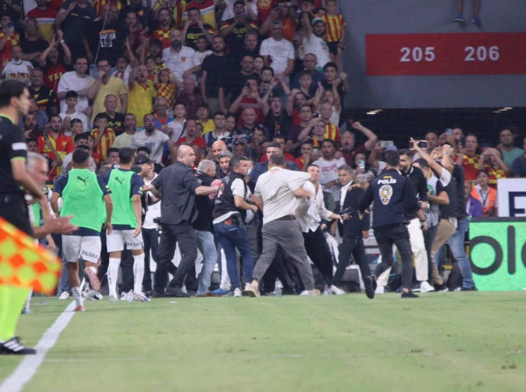 Fenerbahçe Başkanı Ali Koç'a yabancı madde atıldı