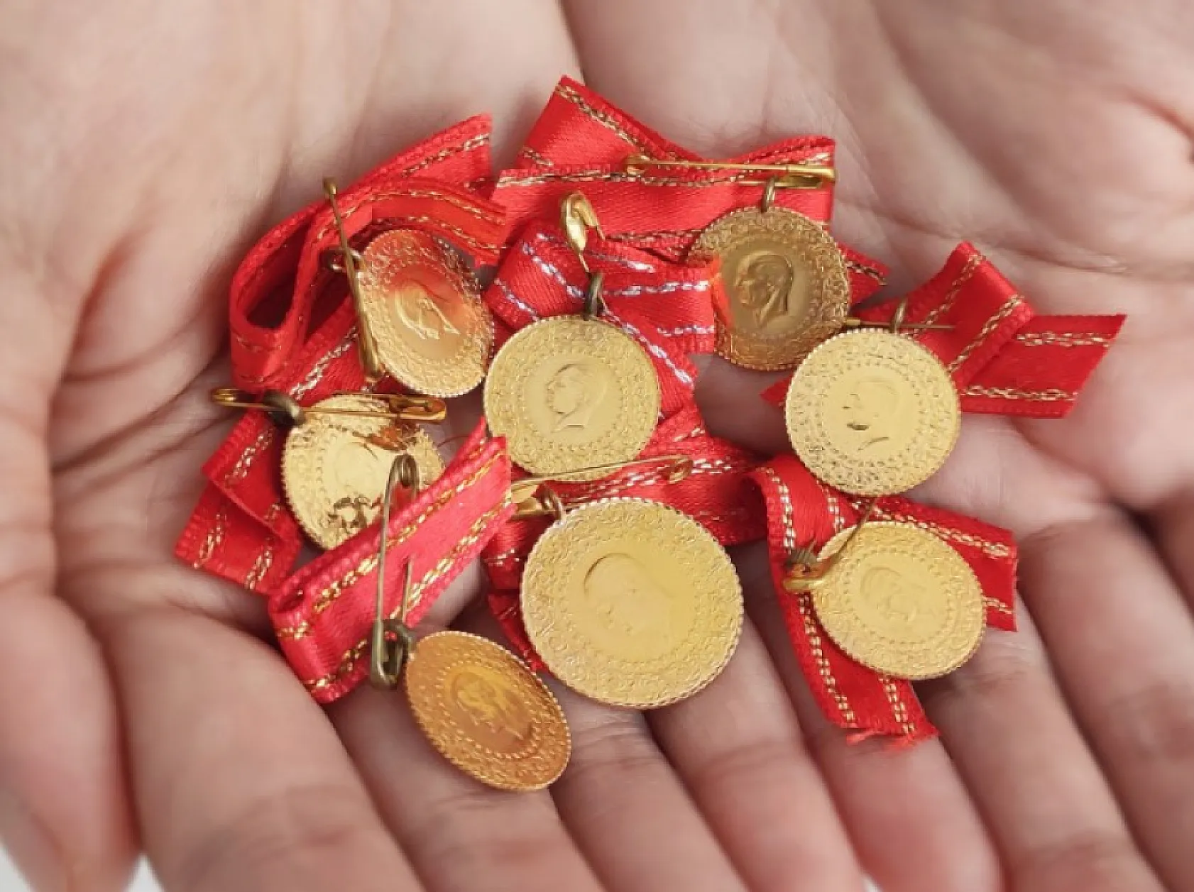 2 günde 250 TL artış! Gram altında durmak yok yeni hedef 4500 TL mi?