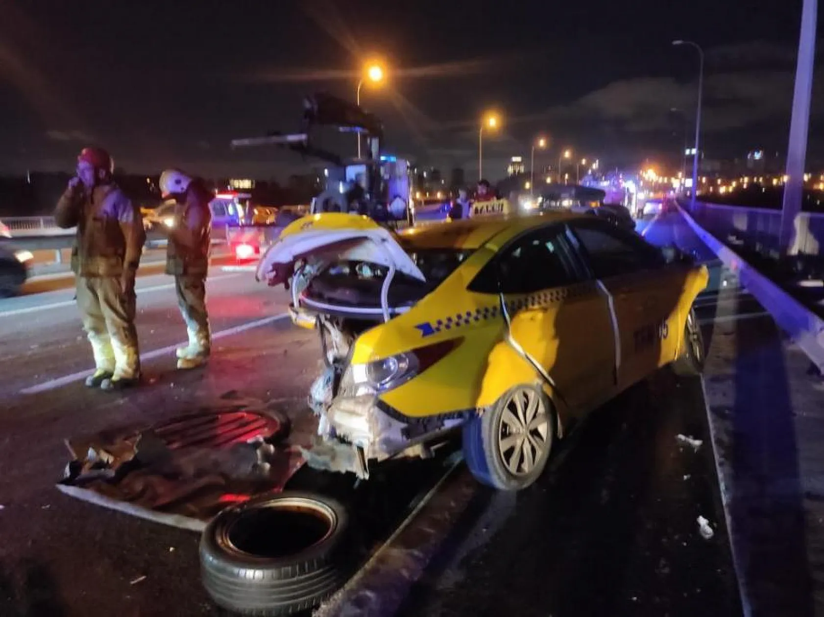 10 araç birbirine feci şekilde girdi, 3 yaralı