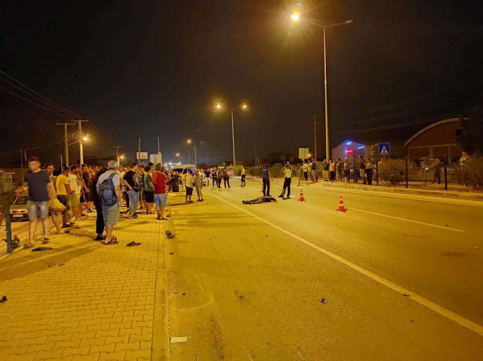 Fethiye'de motosikletle otomobil çarpıştı: 1 ölü, 2 yaralı
