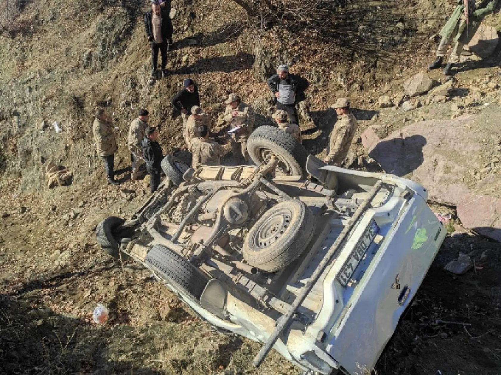 Otomobil şarampole uçtu: 1 ölü, 6 yaralı