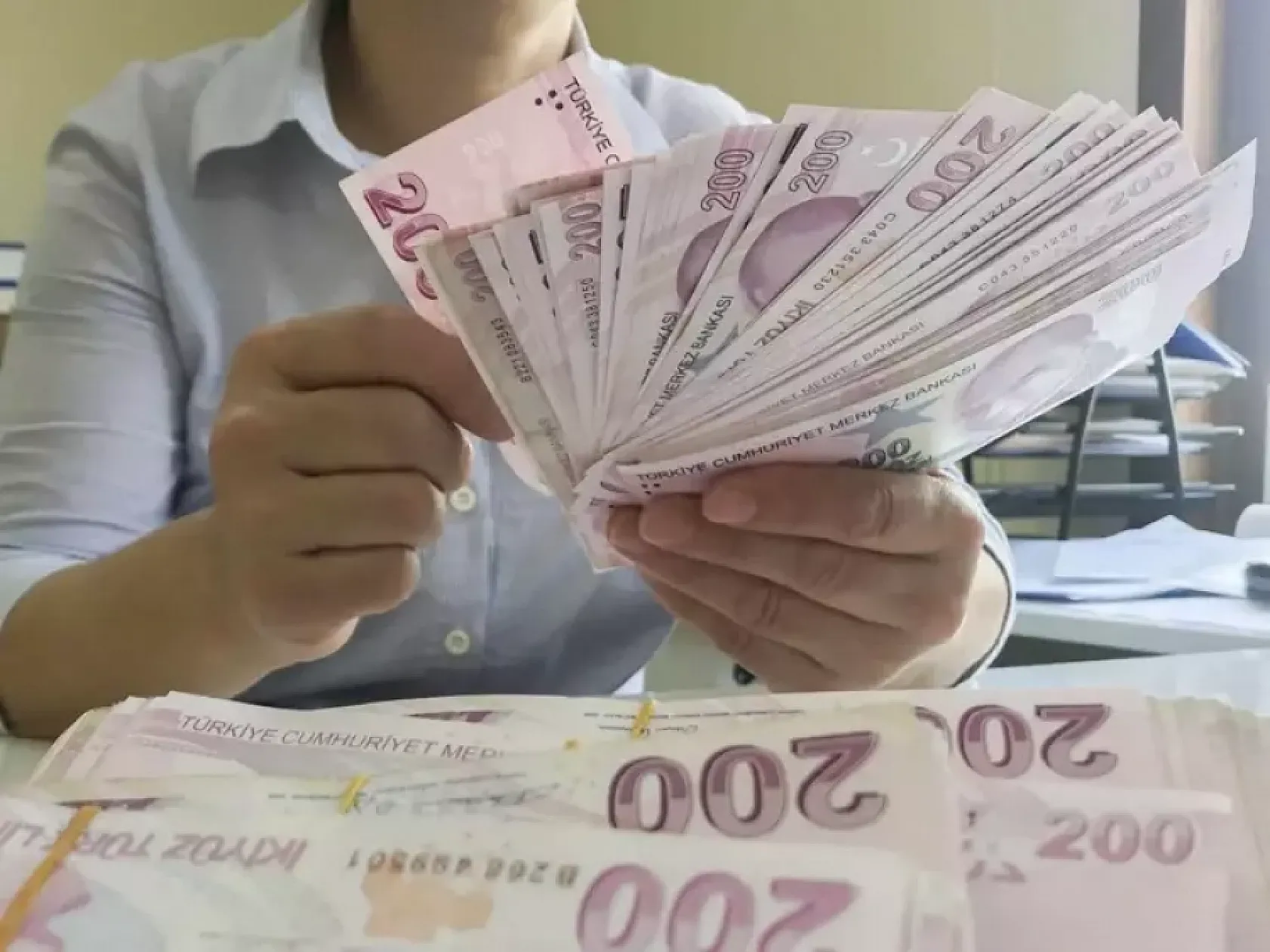 Emekliye 4800 TL ek zam gelecek mi! İşte intibak yasası hakkında detaylar