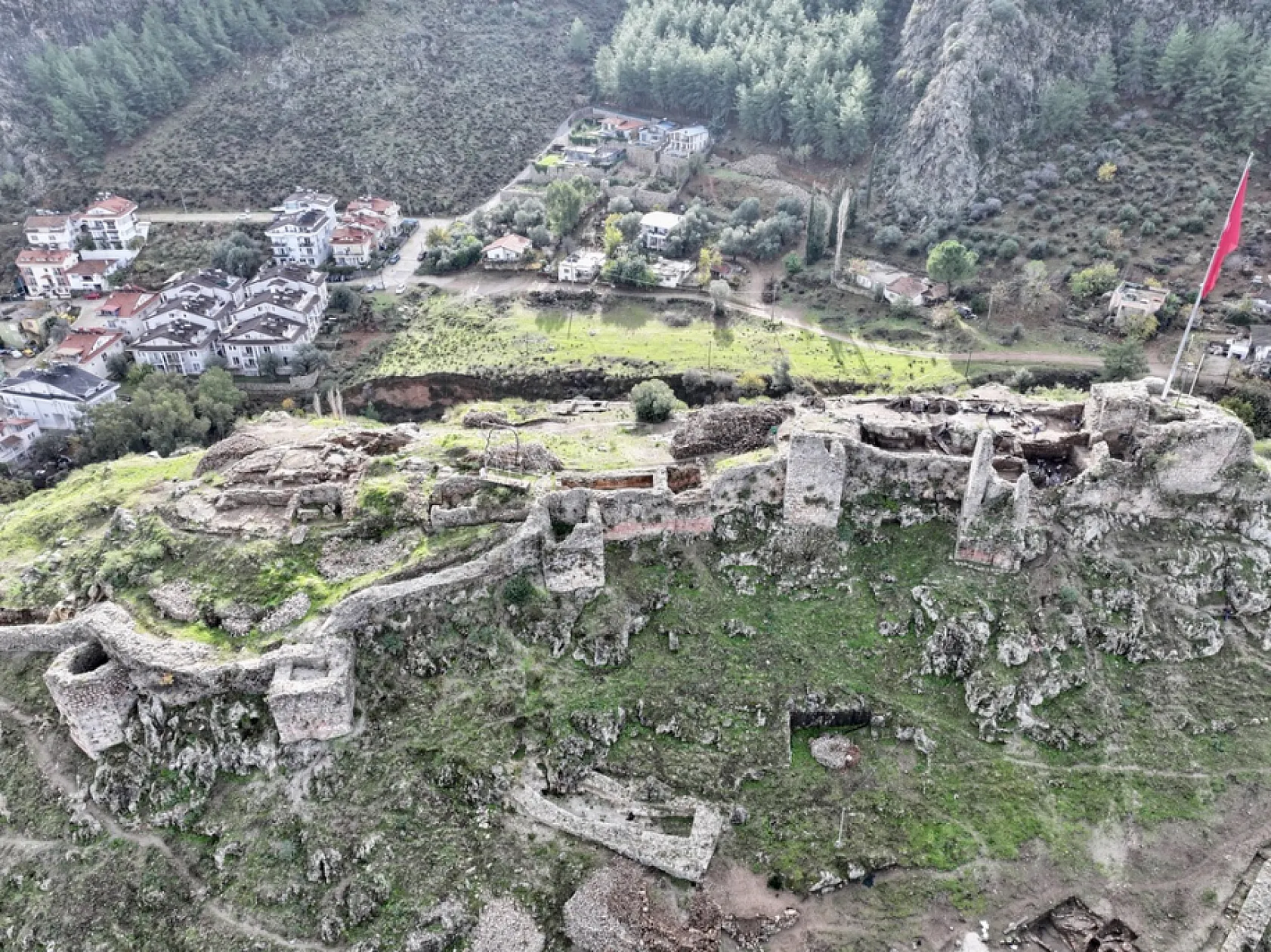 Fethiye Kalesi kazısından çıkan buluntular 2 bin 600 yıl öncesine ışık tutuyor