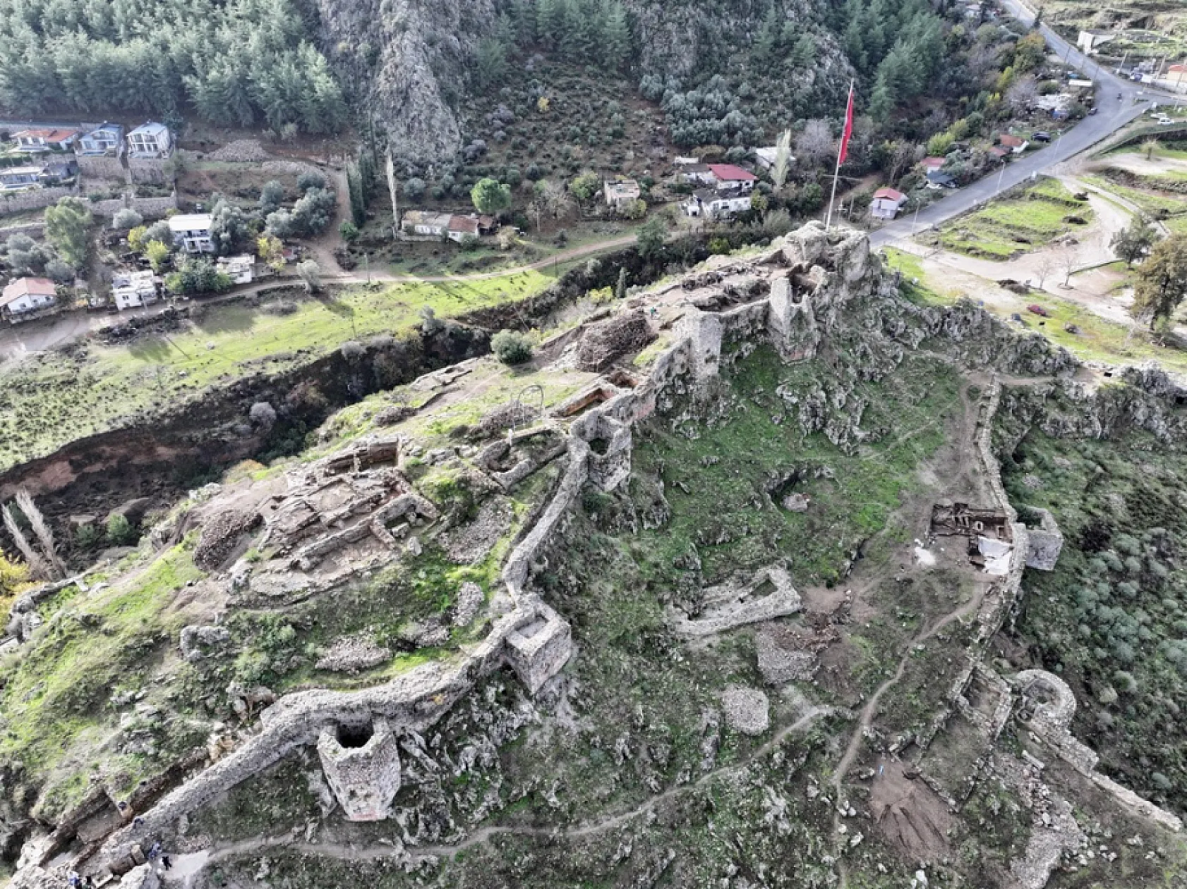 Fethiye Kalesi kazısından çıkan buluntular 2 bin 600 yıl öncesine ışık tutuyor