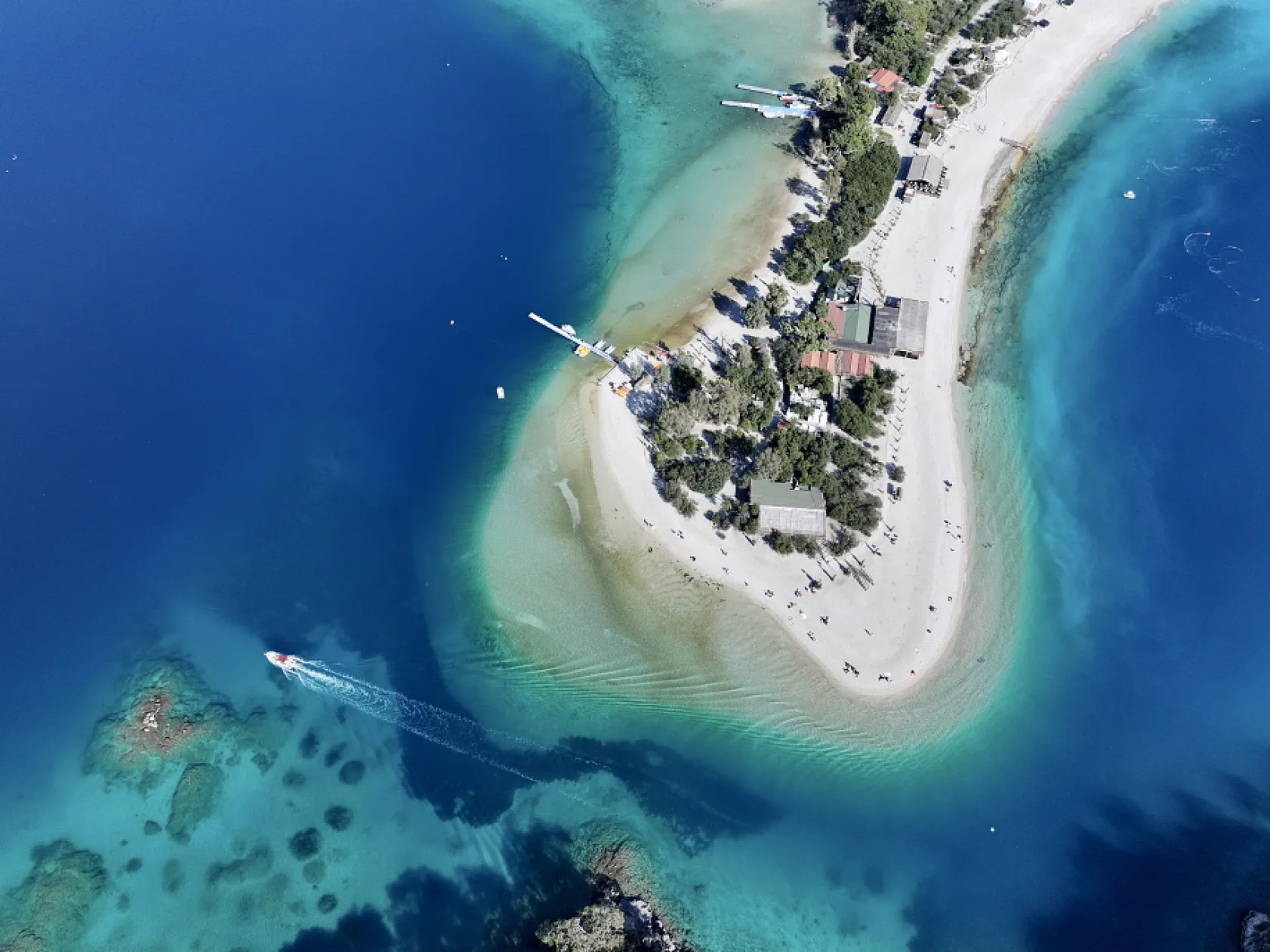 Muğla'da güneşli hava sahilleri hareketlendirdi