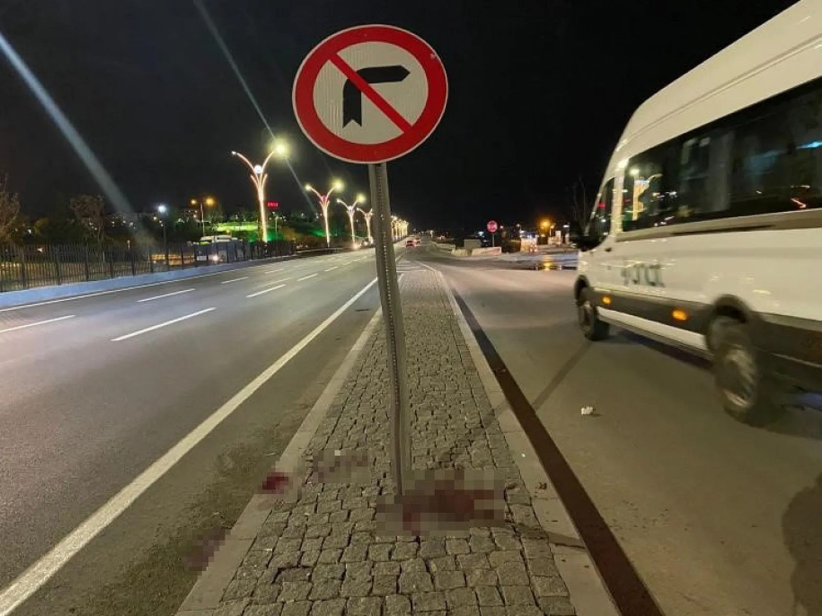 Motosiklet trafik levhasına çarptı: 2 ölü