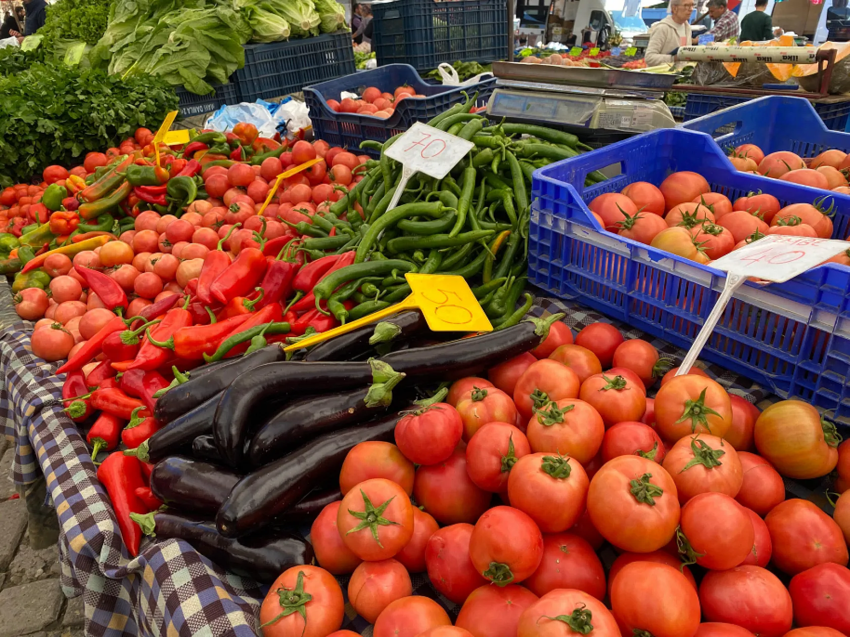 Fethiye pazarlarında bahar havası hakim