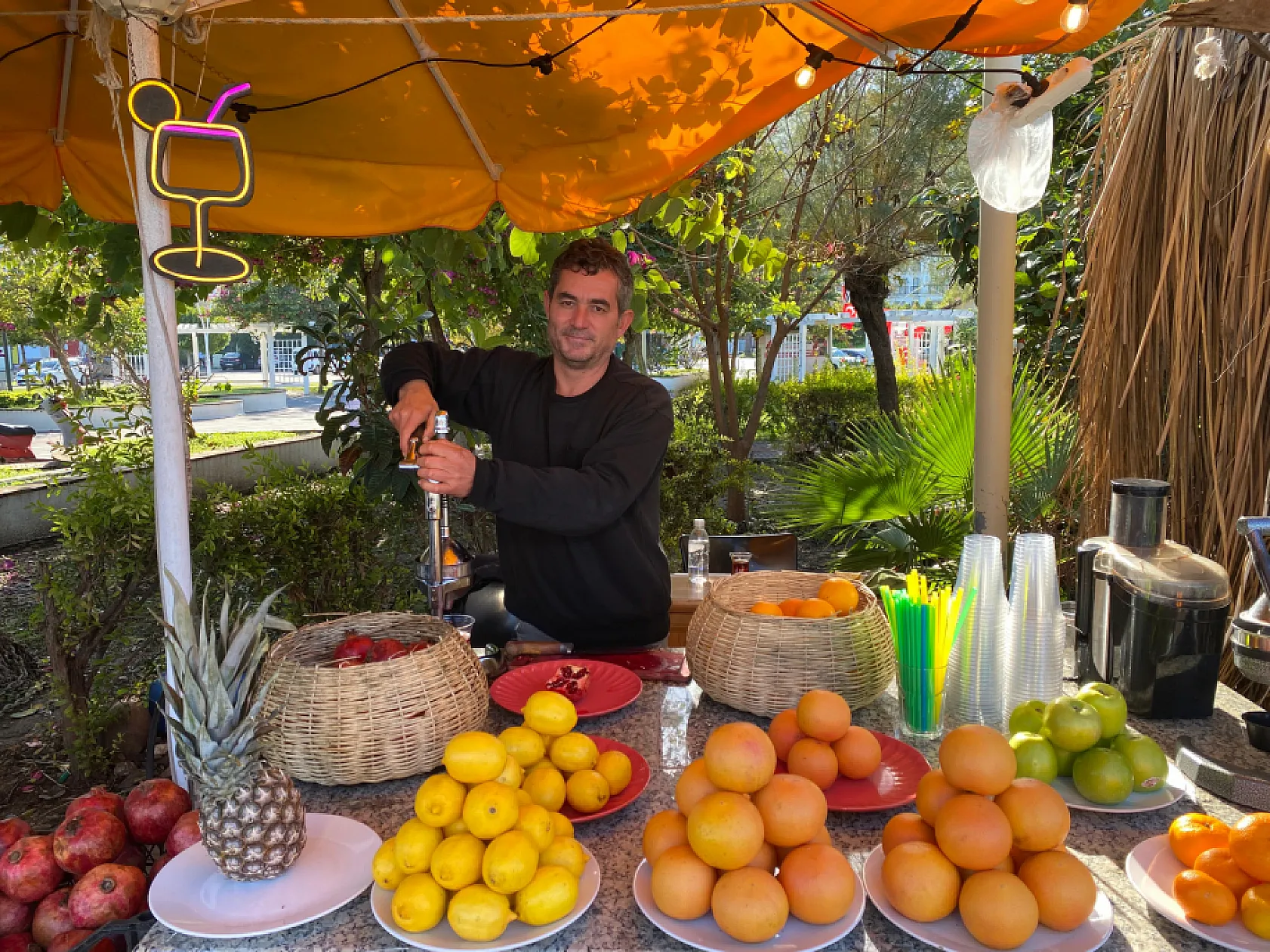 Fethiye'de Nar ve Portakal Suyu Sezonu Revaçta