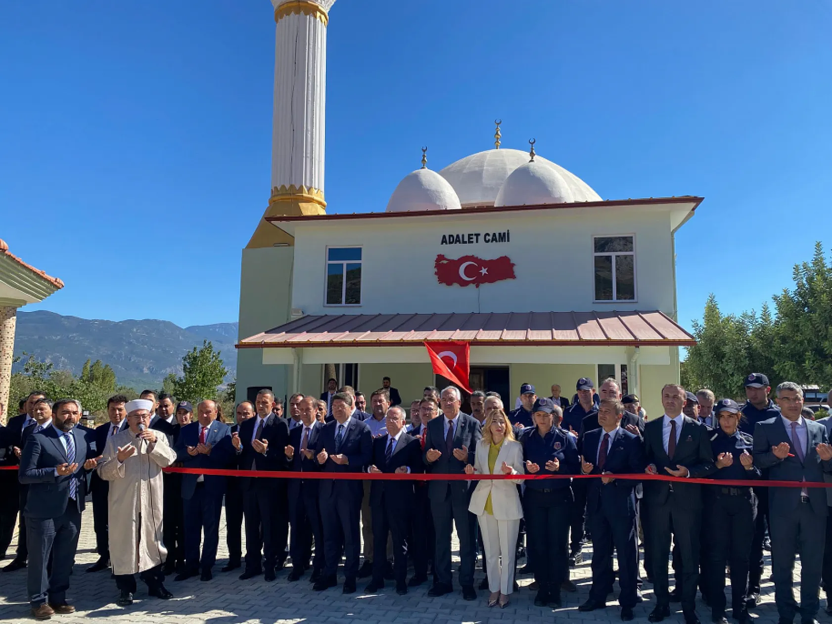 Adalet Bakanı Tunç, Seydikemer'de cami, eğitim merkezi ve kütüphane açılışı yaptı