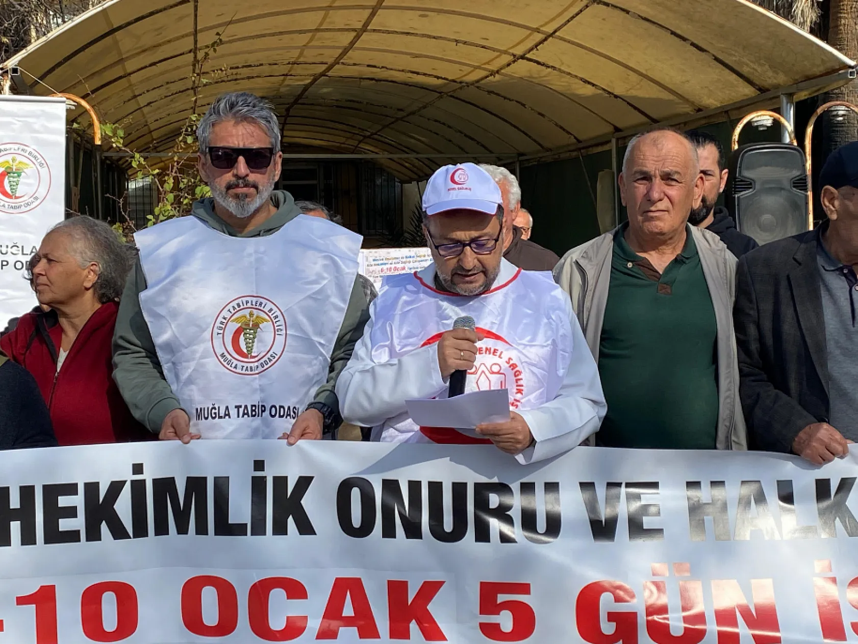 Fethiye'de Aile Hekimleri 5 Günlük Eyleme Başladı 'Yönetmelikler Bizi Yok Ediyor'