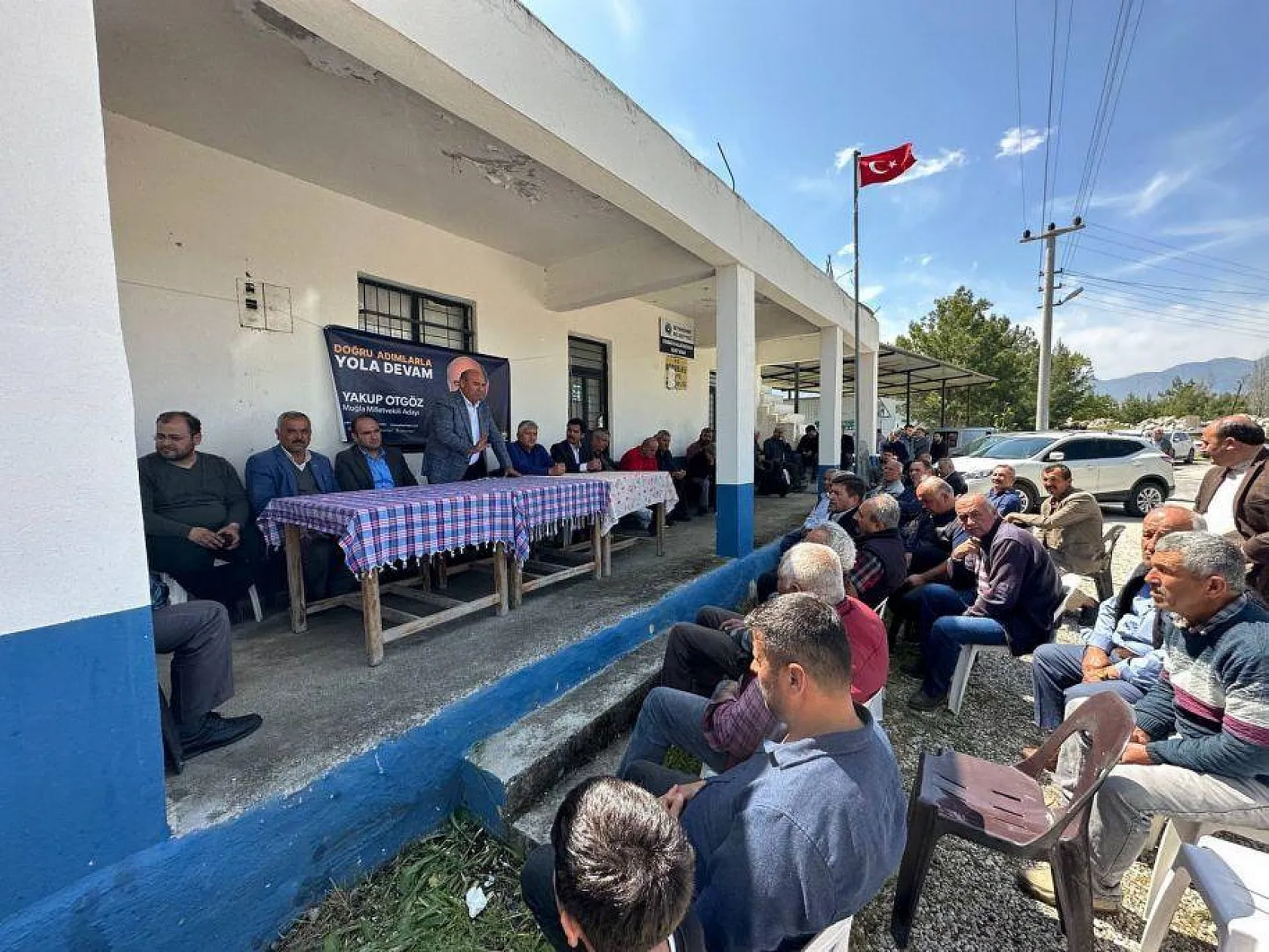 Yakup Otgöz, vatandaşlarla kucaklaştı