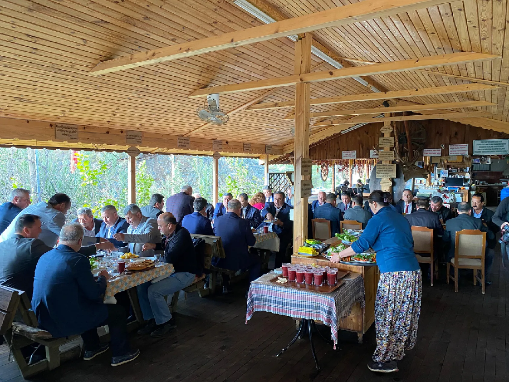 Muğla Büyükşehir Belediye Başkanı Ahmet Aras Fethiye'de Muhtarlarla Görüştü