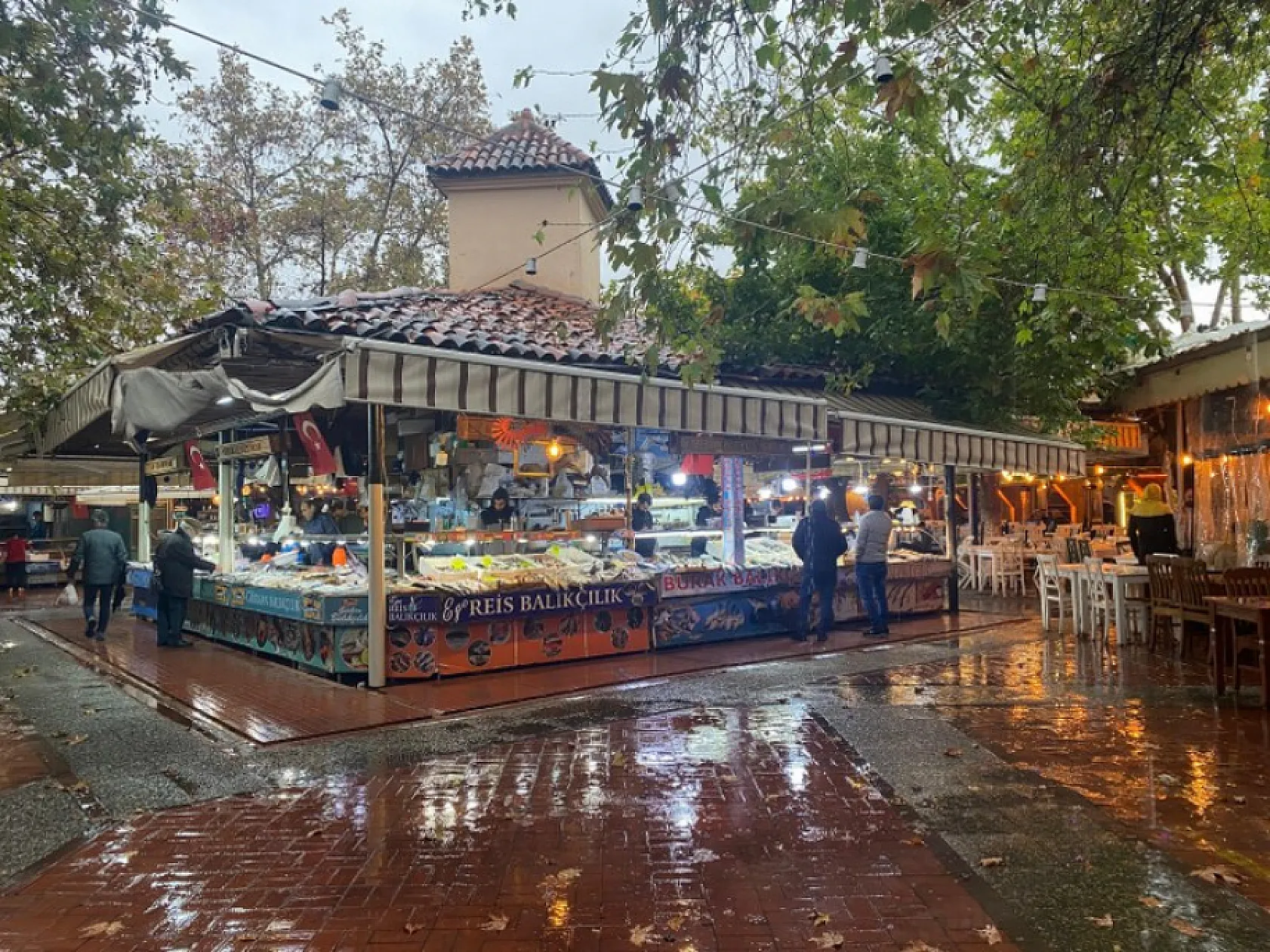 Fethiye Balık Pazarı'nda Kış Sezonu Başladı: Tezgahlarda Çeşit Bolluğu